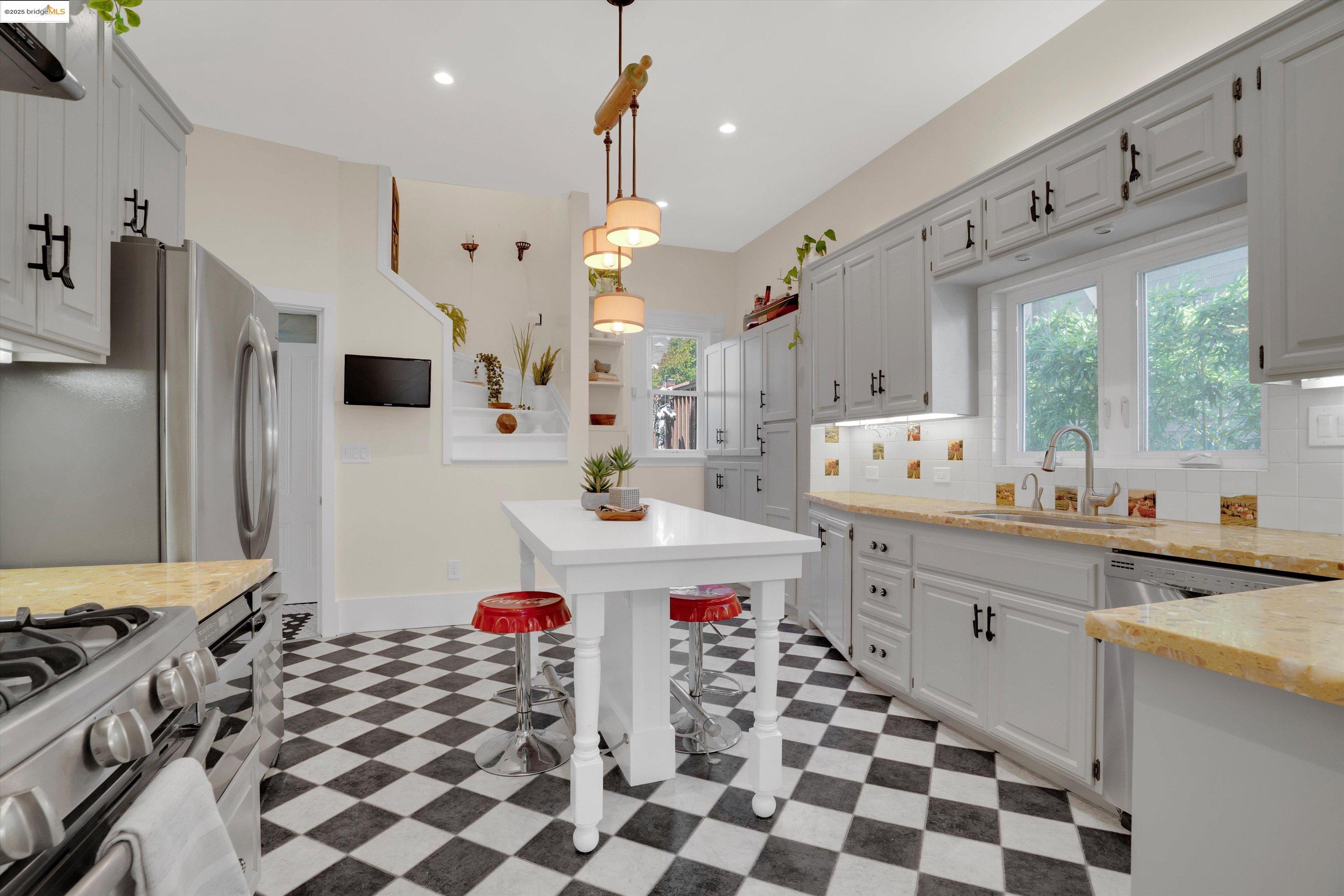 Detail Gallery Image 25 of 45 For 925 Chestnut St, Alameda,  CA 94501 - – Beds | – Baths