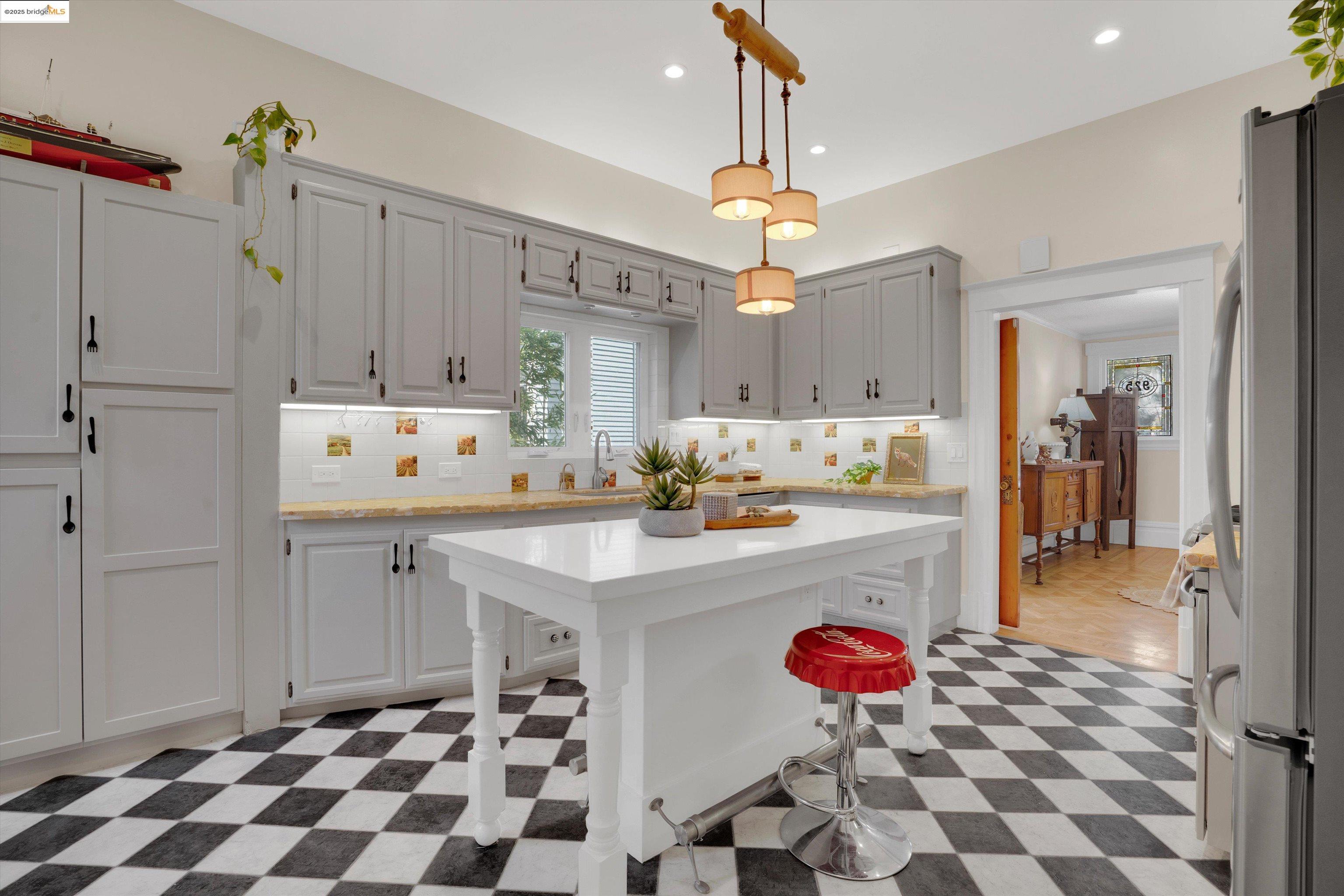 Detail Gallery Image 26 of 45 For 925 Chestnut St, Alameda,  CA 94501 - – Beds | – Baths