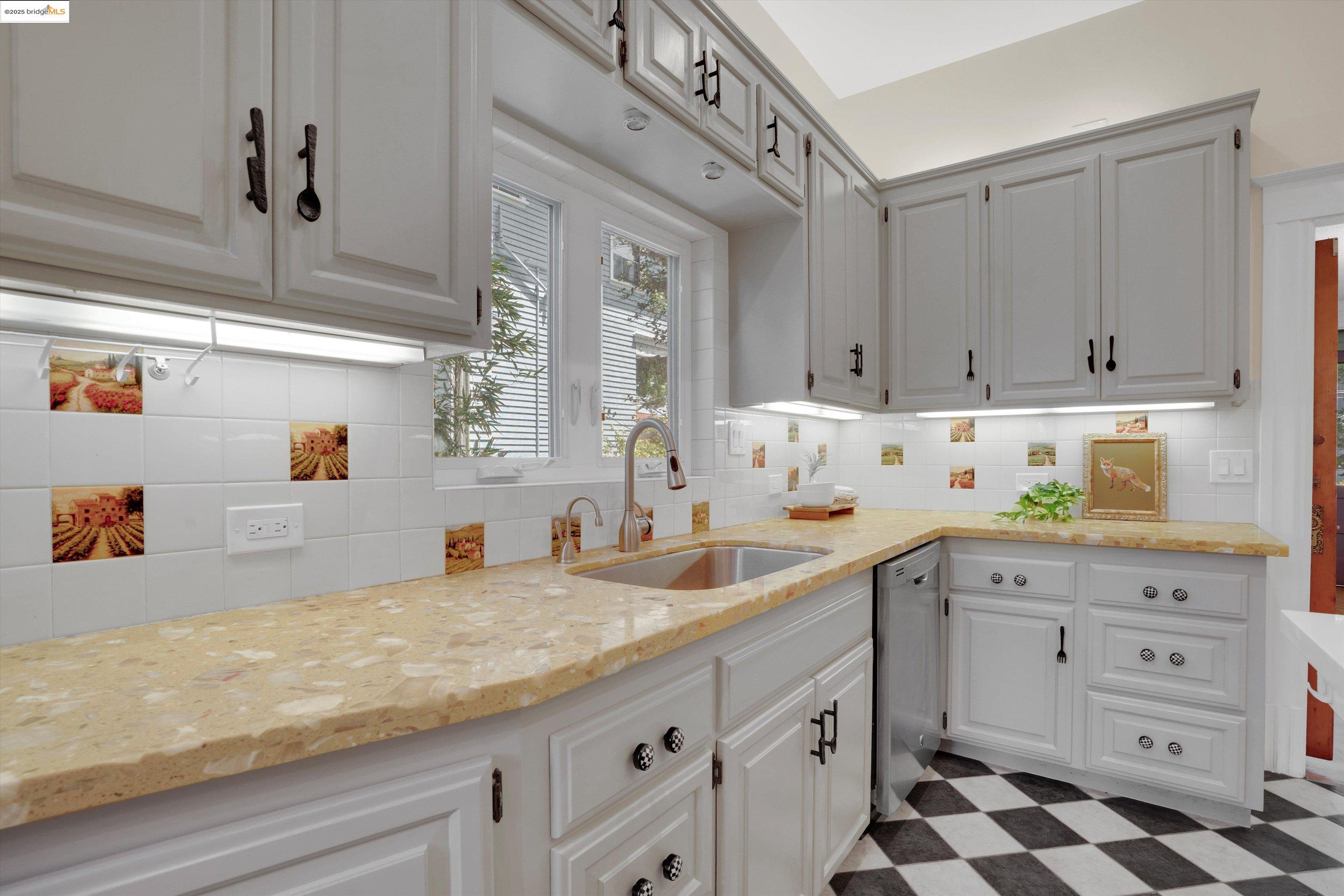 Detail Gallery Image 28 of 45 For 925 Chestnut St, Alameda,  CA 94501 - – Beds | – Baths