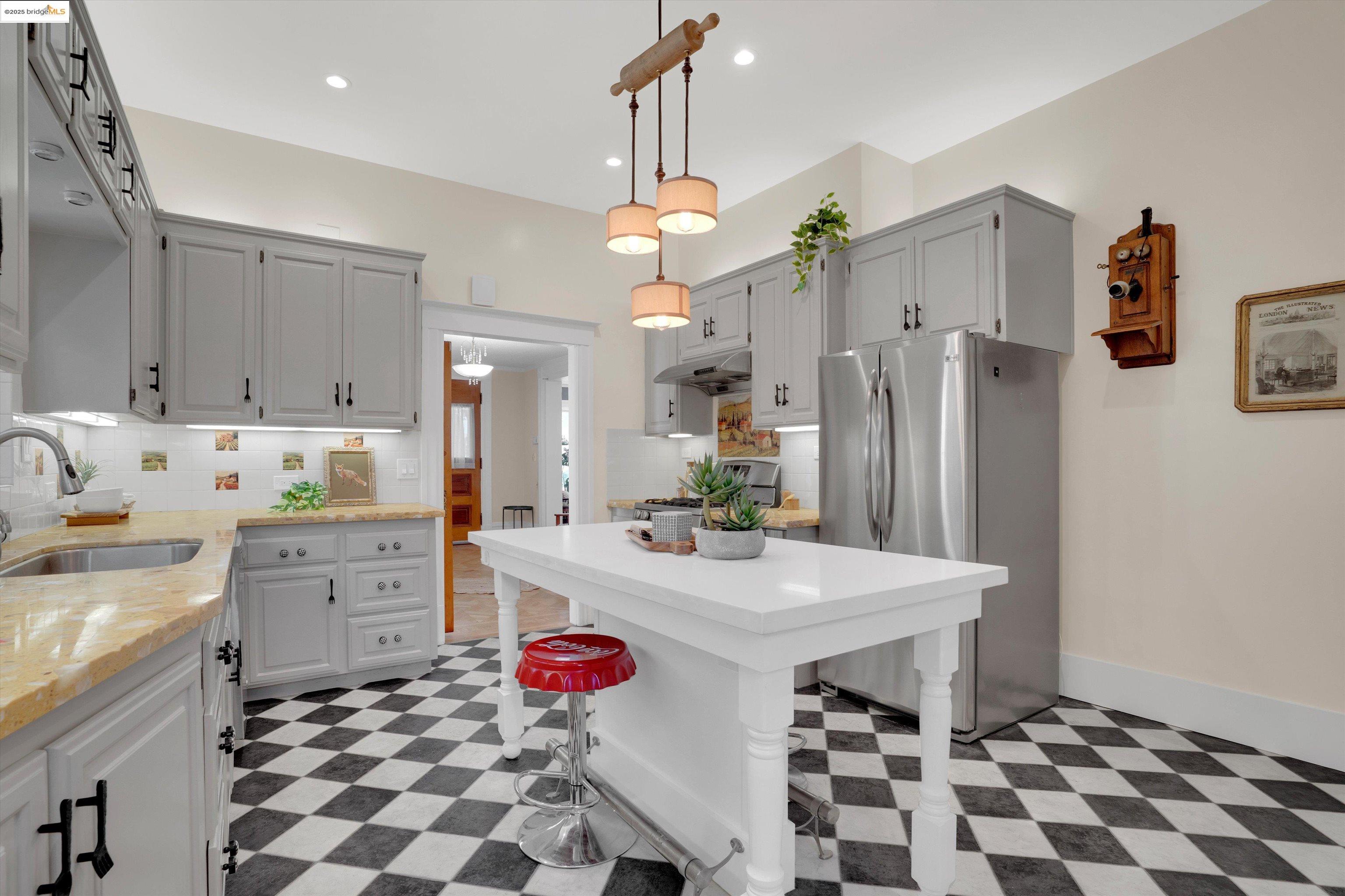 Detail Gallery Image 29 of 45 For 925 Chestnut St, Alameda,  CA 94501 - – Beds | – Baths