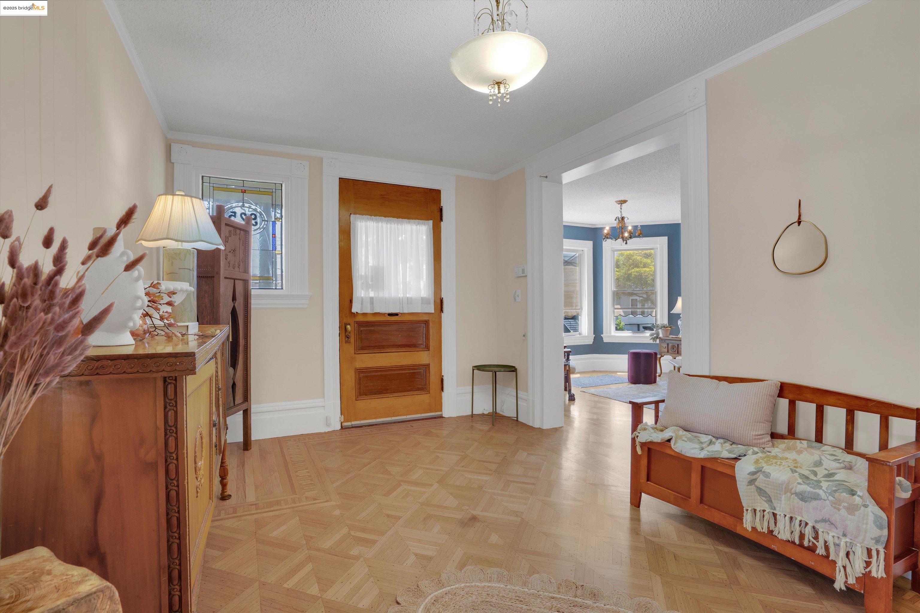 Detail Gallery Image 5 of 45 For 925 Chestnut St, Alameda,  CA 94501 - – Beds | – Baths