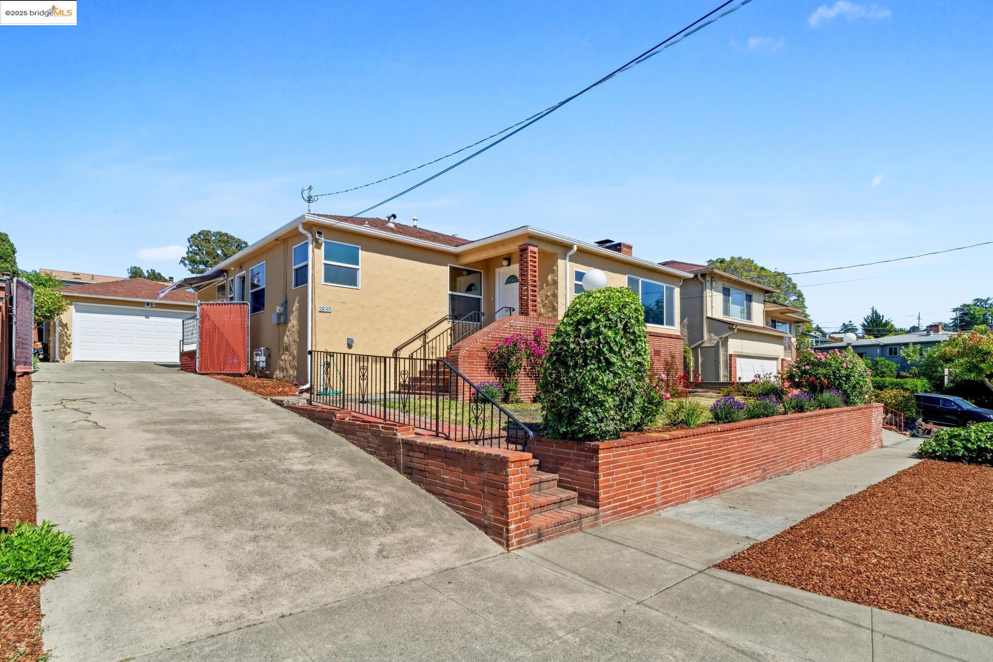 Detail Gallery Image 3 of 32 For 1835 Ralston Ave, Richmond,  CA 94805 - 2 Beds | 1 Baths