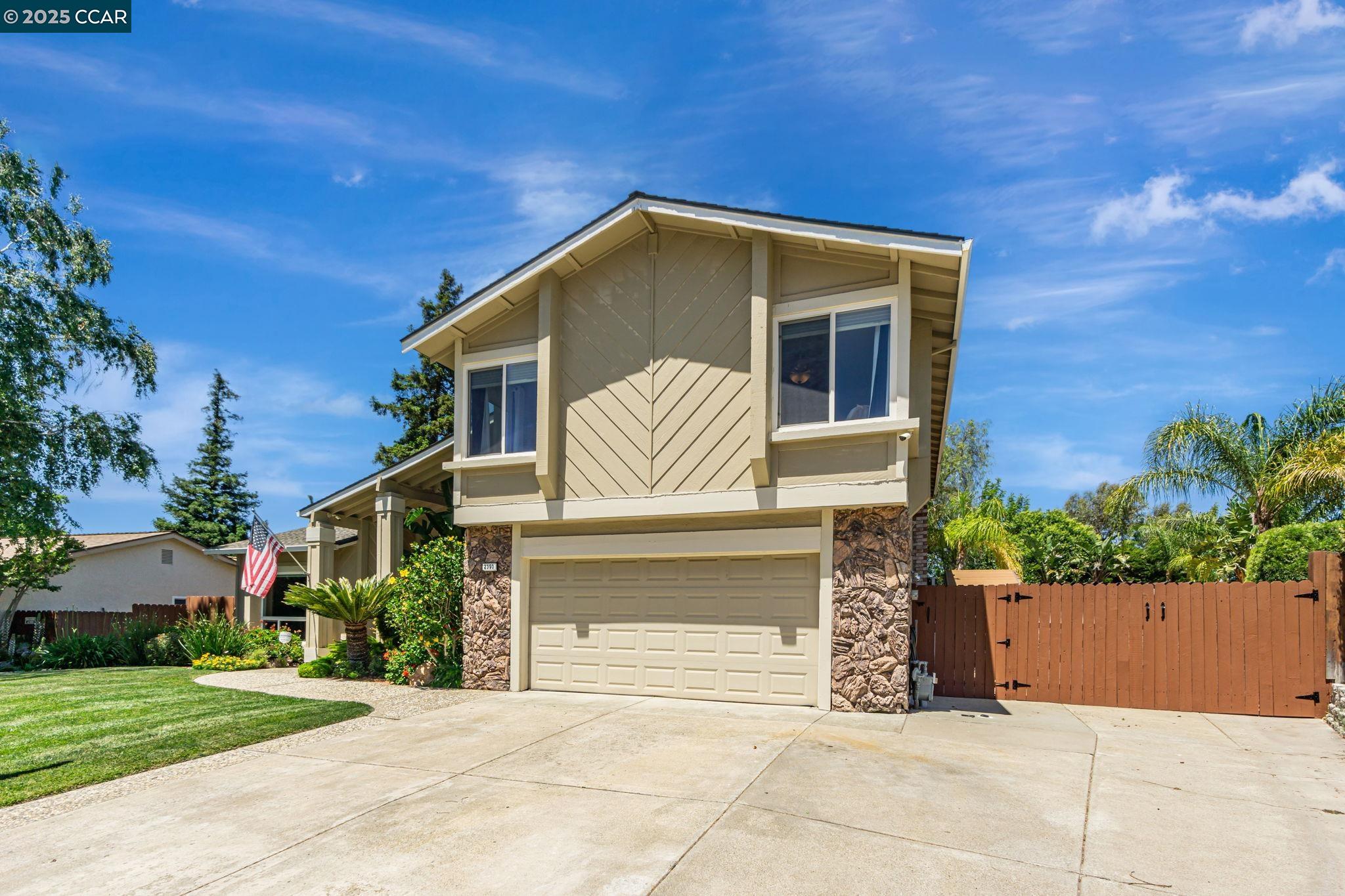 Detail Gallery Image 2 of 60 For 2390 Peachtree Cir, Antioch,  CA 94509-5872 - 3 Beds | 2/1 Baths