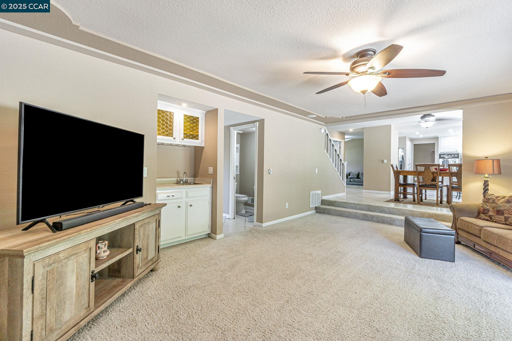 Detail Gallery Image 11 of 60 For 2390 Peachtree Cir, Antioch,  CA 94509-5872 - 3 Beds | 2/1 Baths