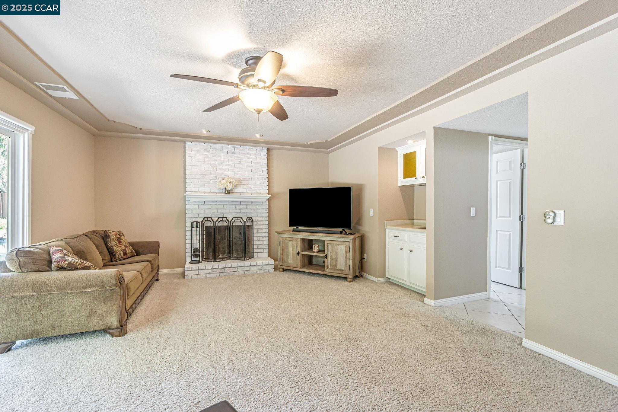 Detail Gallery Image 12 of 60 For 2390 Peachtree Cir, Antioch,  CA 94509-5872 - 3 Beds | 2/1 Baths