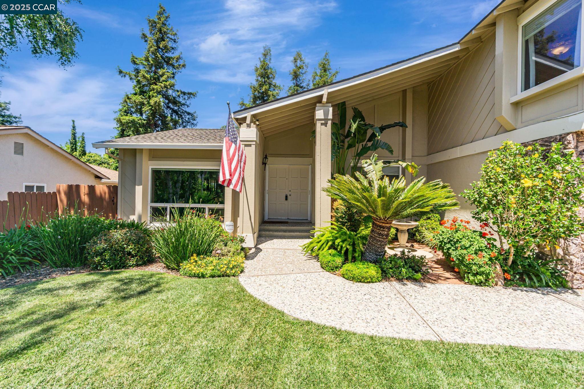 Detail Gallery Image 4 of 60 For 2390 Peachtree Cir, Antioch,  CA 94509-5872 - 3 Beds | 2/1 Baths