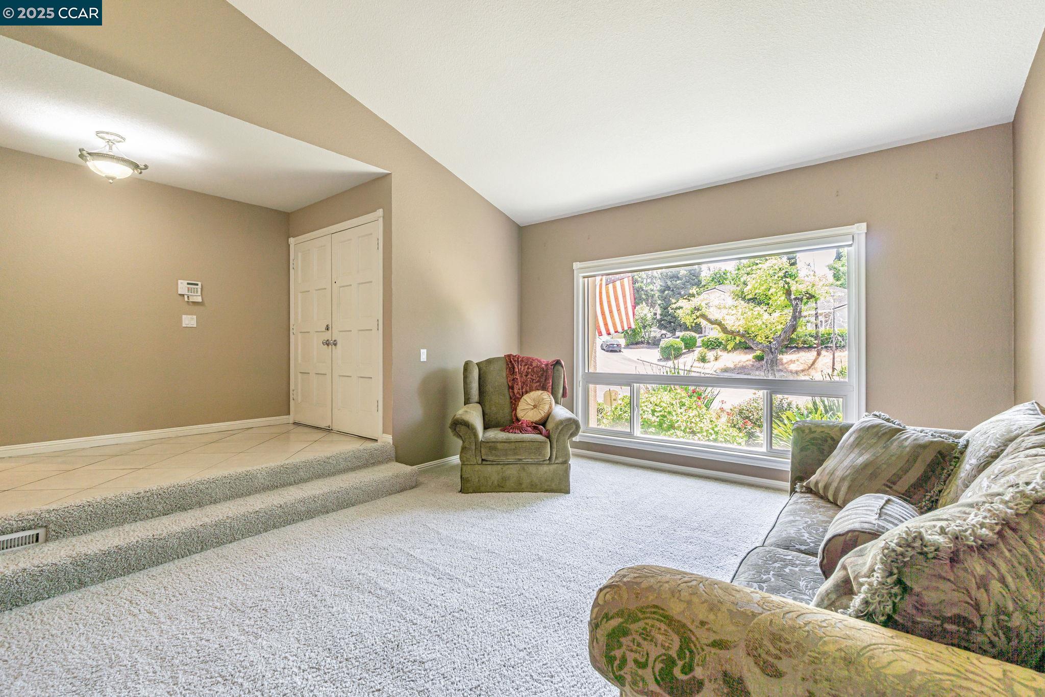Detail Gallery Image 5 of 60 For 2390 Peachtree Cir, Antioch,  CA 94509-5872 - 3 Beds | 2/1 Baths