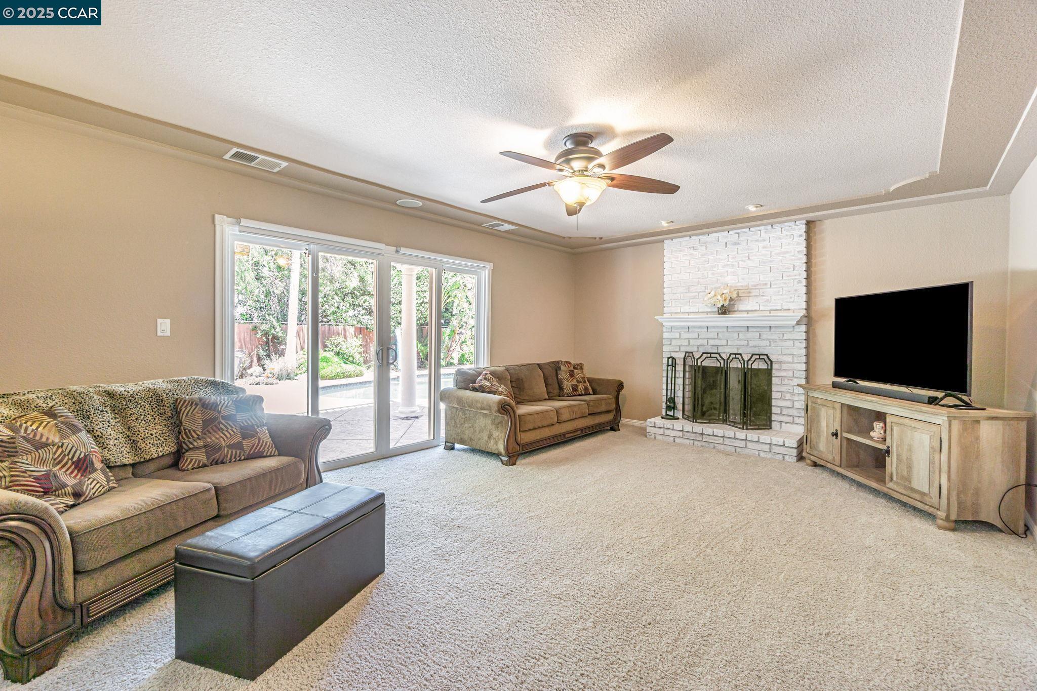 Detail Gallery Image 9 of 60 For 2390 Peachtree Cir, Antioch,  CA 94509-5872 - 3 Beds | 2/1 Baths