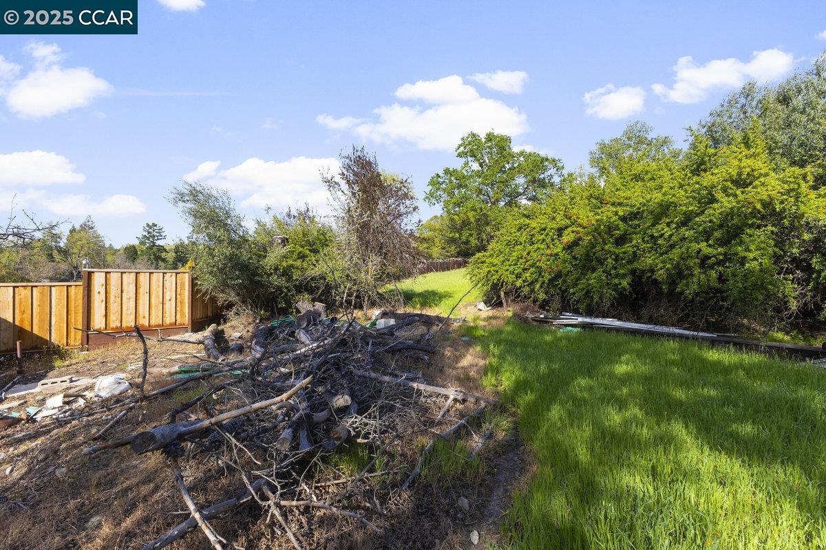 Detail Gallery Image 17 of 29 For 1101 Scots Ln, Walnut Creek,  CA 94596 - 3 Beds | 2/1 Baths