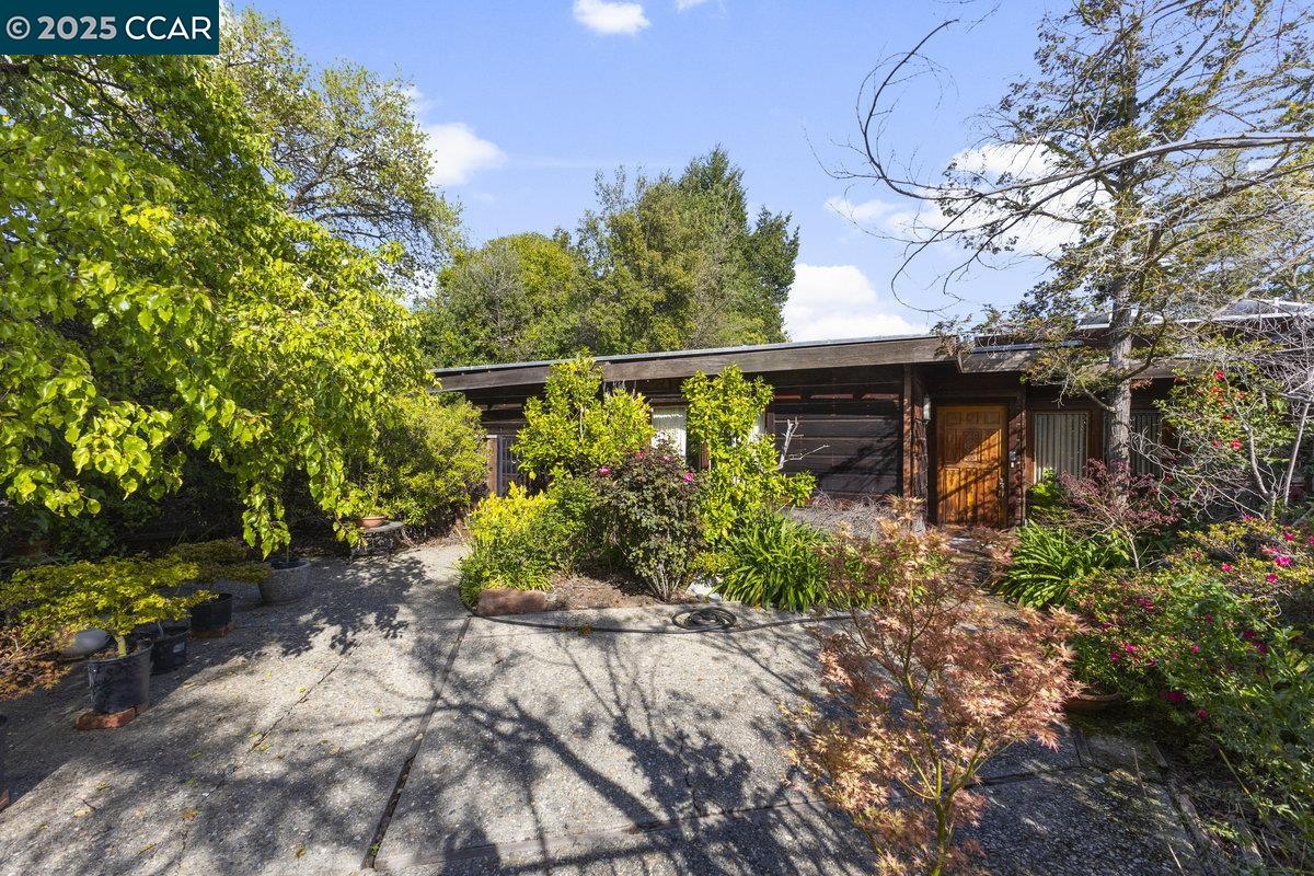 Detail Gallery Image 4 of 29 For 1101 Scots Ln, Walnut Creek,  CA 94596 - 3 Beds | 2/1 Baths