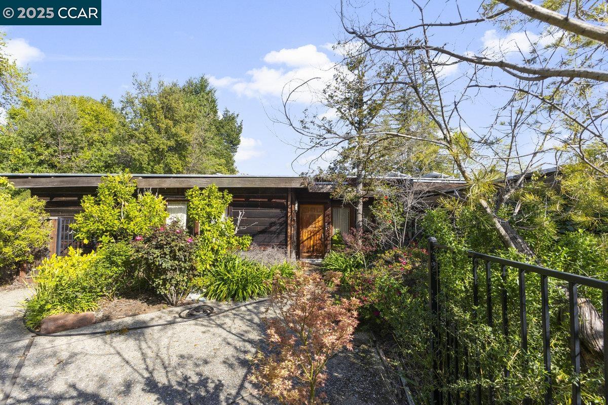Detail Gallery Image 5 of 29 For 1101 Scots Ln, Walnut Creek,  CA 94596 - 3 Beds | 2/1 Baths