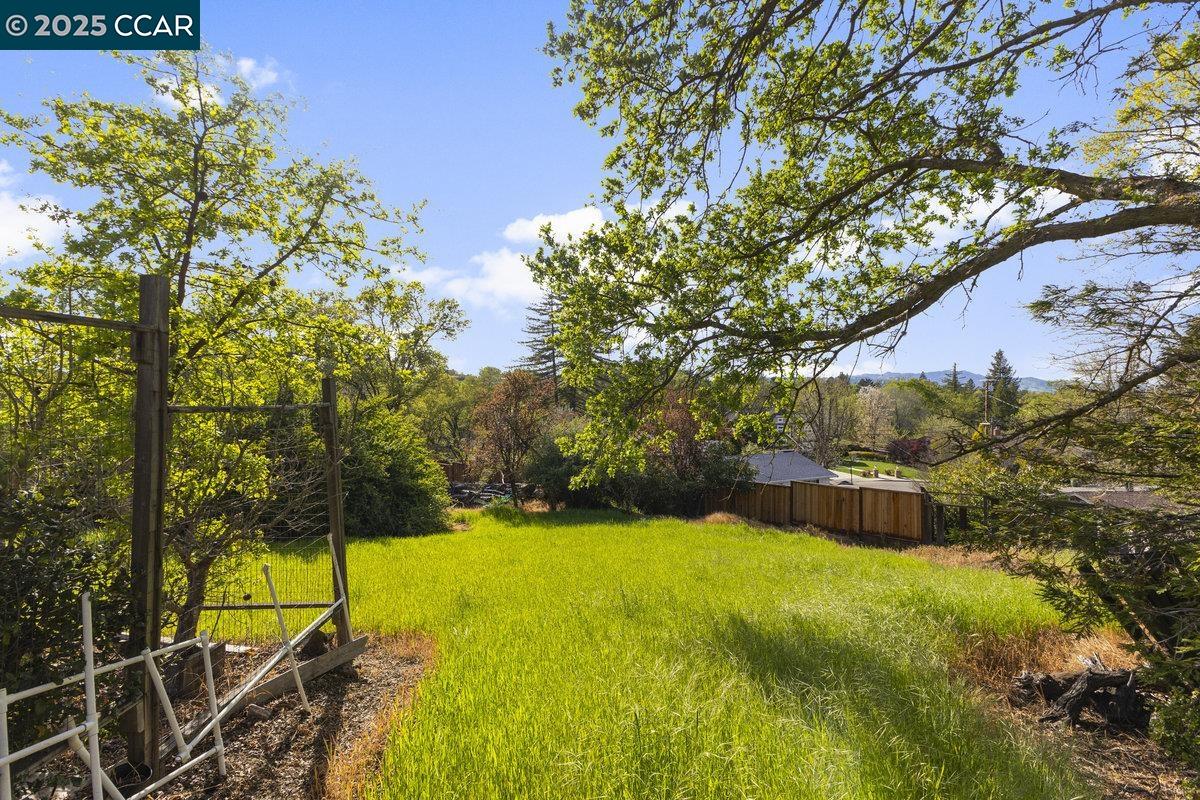 Detail Gallery Image 7 of 29 For 1101 Scots Ln, Walnut Creek,  CA 94596 - 3 Beds | 2/1 Baths