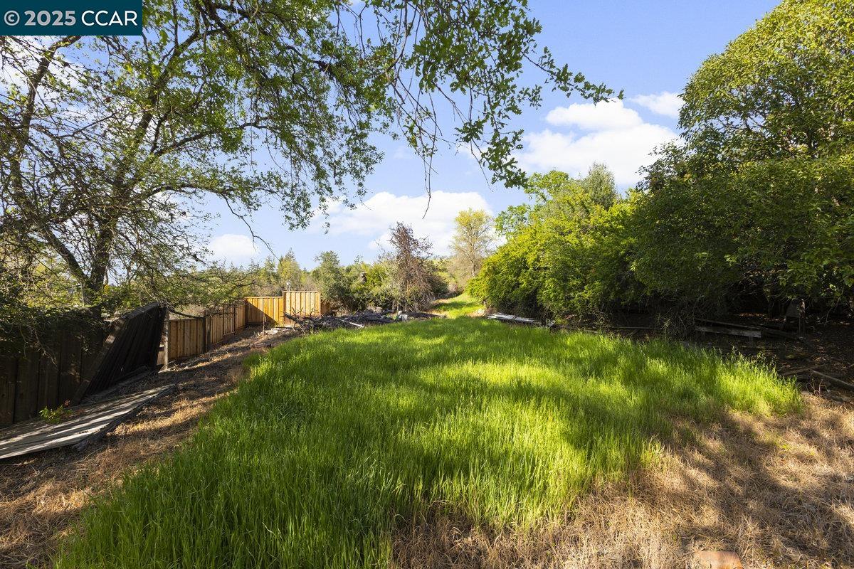 Detail Gallery Image 9 of 29 For 1101 Scots Ln, Walnut Creek,  CA 94596 - 3 Beds | 2/1 Baths