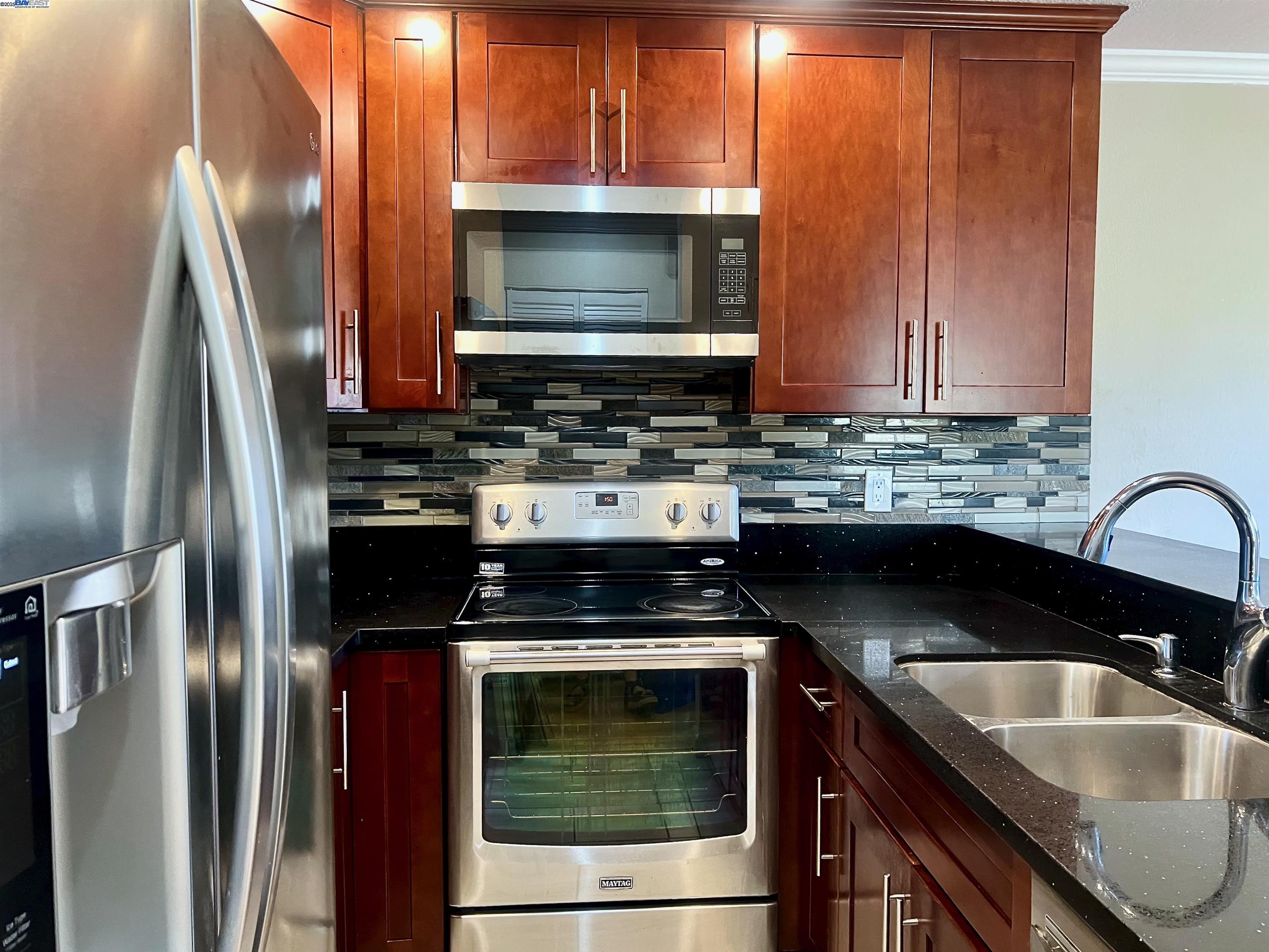 Detail Gallery Image 11 of 34 For 276 Galano Plz, Union City,  CA 94587 - 2 Beds | 2 Baths