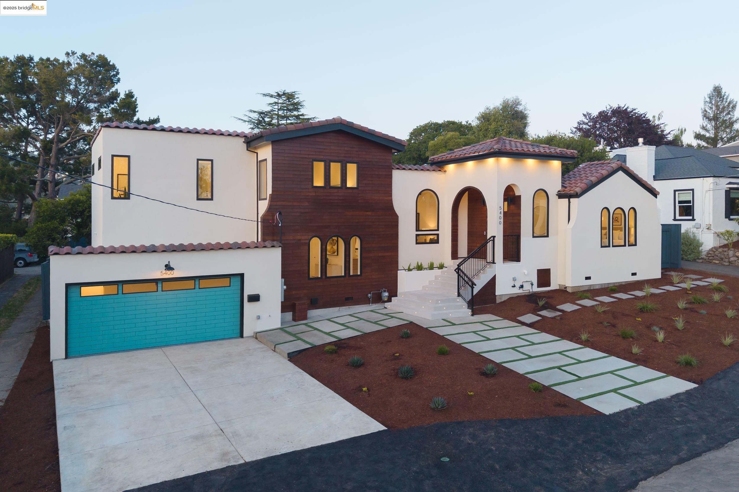 Detail Gallery Image 2 of 36 For 5400 Proctor Ave, Oakland,  CA 94618 - 4 Beds | 4/1 Baths
