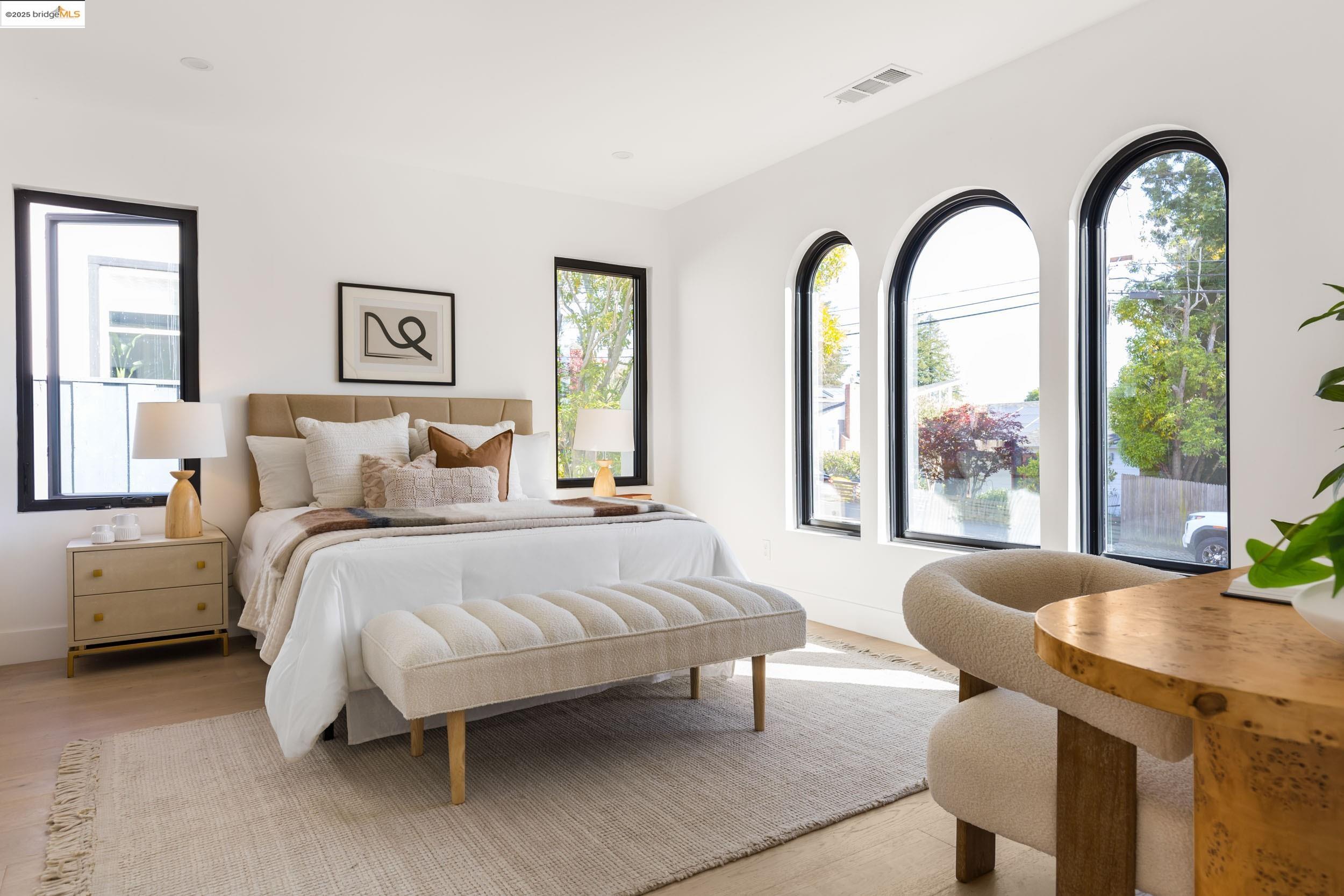 Detail Gallery Image 13 of 36 For 5400 Proctor Ave, Oakland,  CA 94618 - 4 Beds | 4/1 Baths
