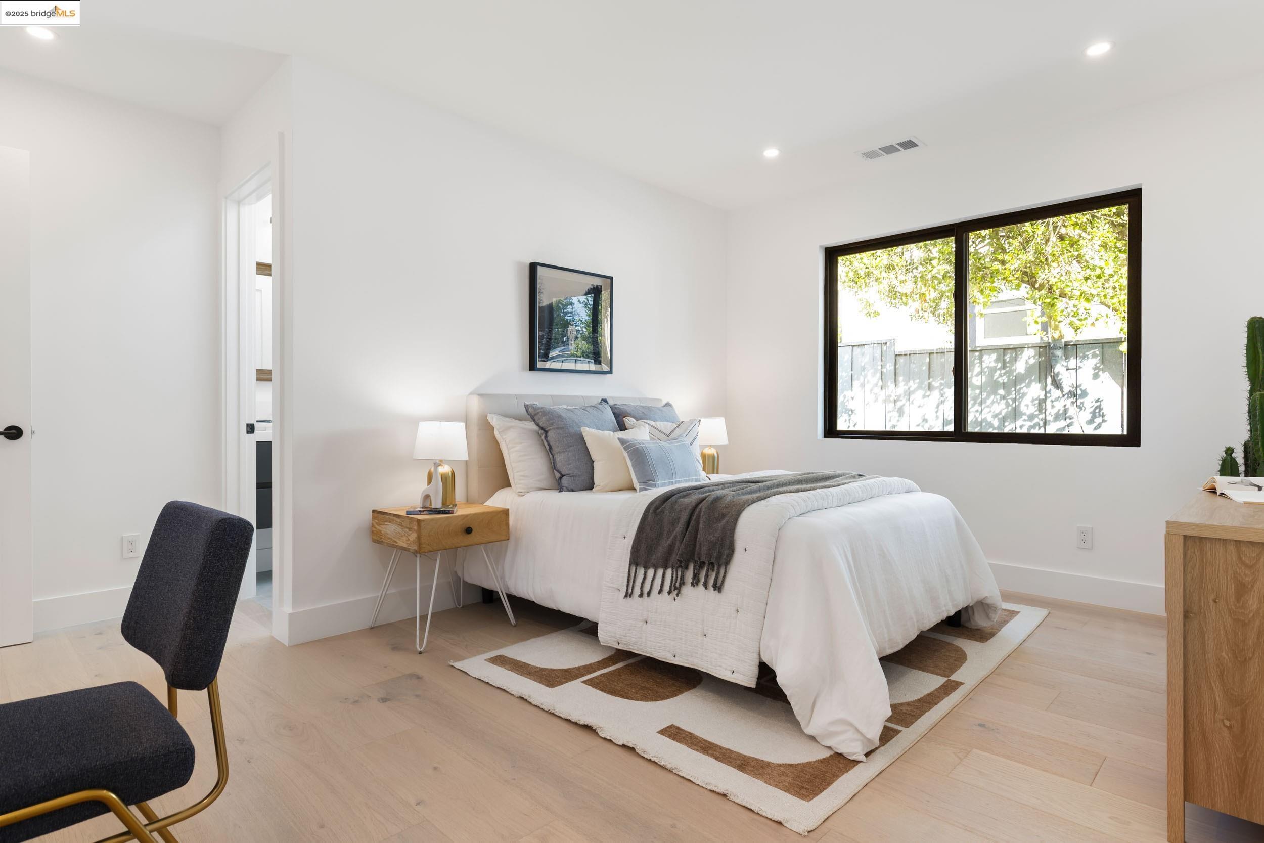 Detail Gallery Image 17 of 36 For 5400 Proctor Ave, Oakland,  CA 94618 - 4 Beds | 4/1 Baths