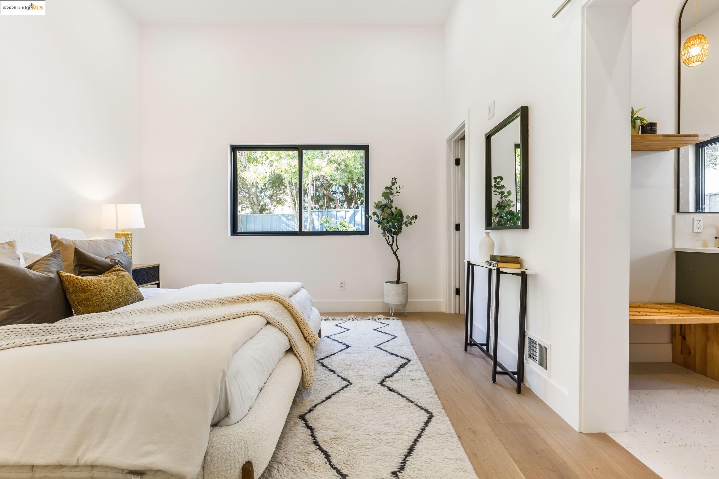Detail Gallery Image 18 of 36 For 5400 Proctor Ave, Oakland,  CA 94618 - 4 Beds | 4/1 Baths