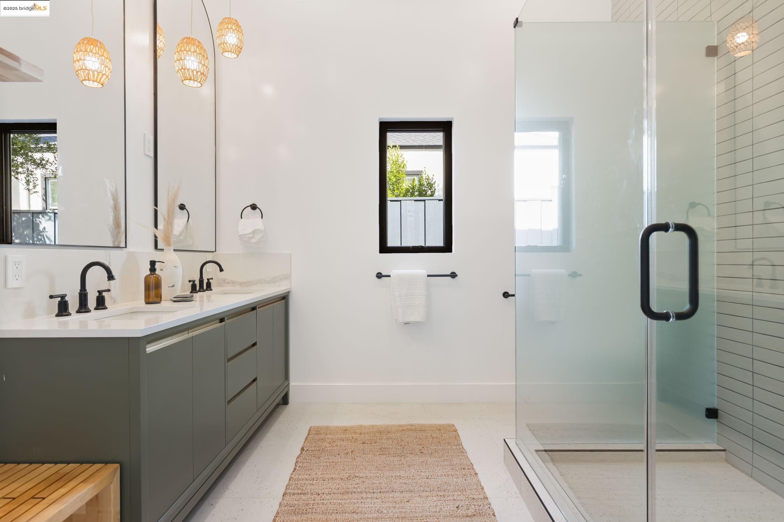 Detail Gallery Image 19 of 36 For 5400 Proctor Ave, Oakland,  CA 94618 - 4 Beds | 4/1 Baths