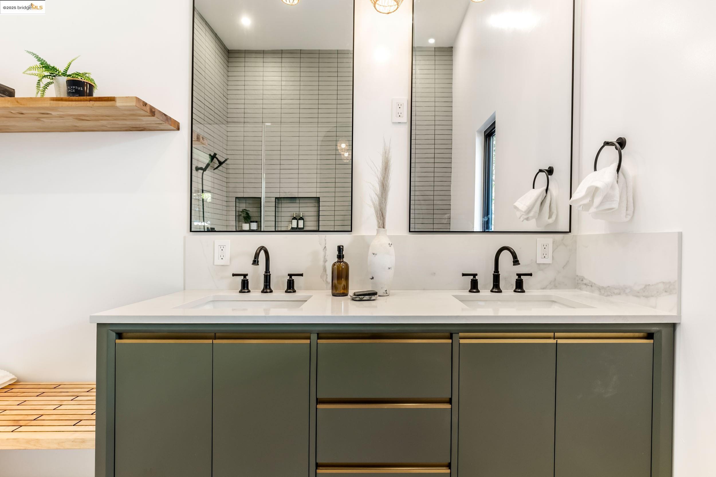 Detail Gallery Image 20 of 36 For 5400 Proctor Ave, Oakland,  CA 94618 - 4 Beds | 4/1 Baths