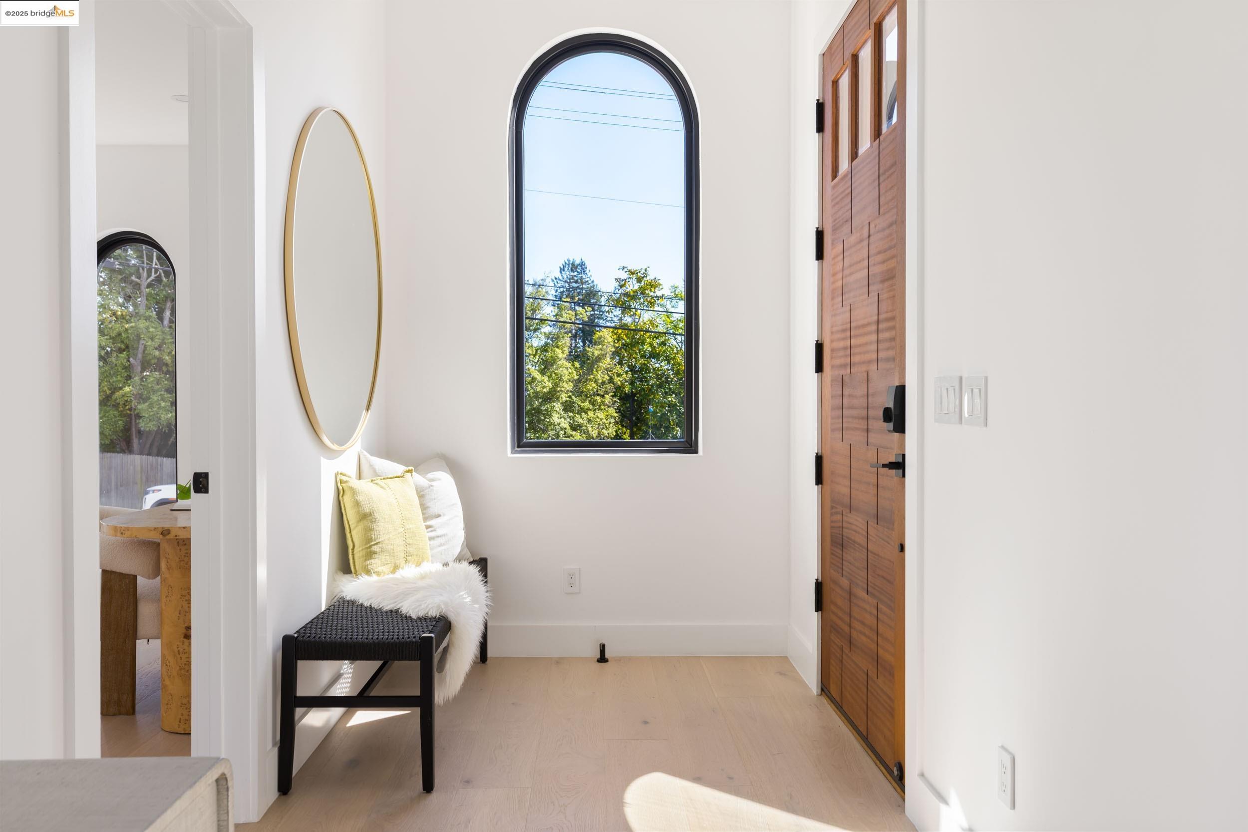 Detail Gallery Image 3 of 36 For 5400 Proctor Ave, Oakland,  CA 94618 - 4 Beds | 4/1 Baths