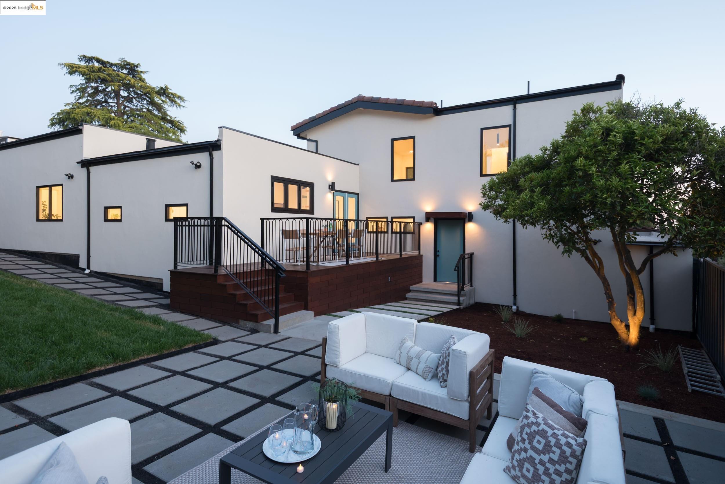 Detail Gallery Image 25 of 36 For 5400 Proctor Ave, Oakland,  CA 94618 - 4 Beds | 4/1 Baths