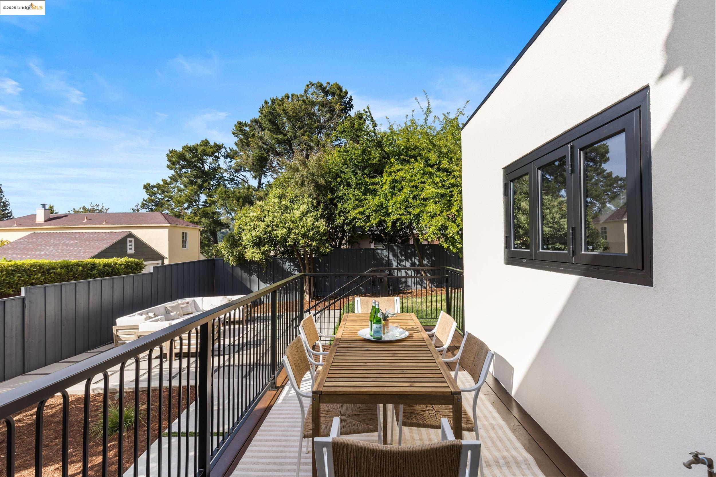 Detail Gallery Image 26 of 36 For 5400 Proctor Ave, Oakland,  CA 94618 - 4 Beds | 4/1 Baths
