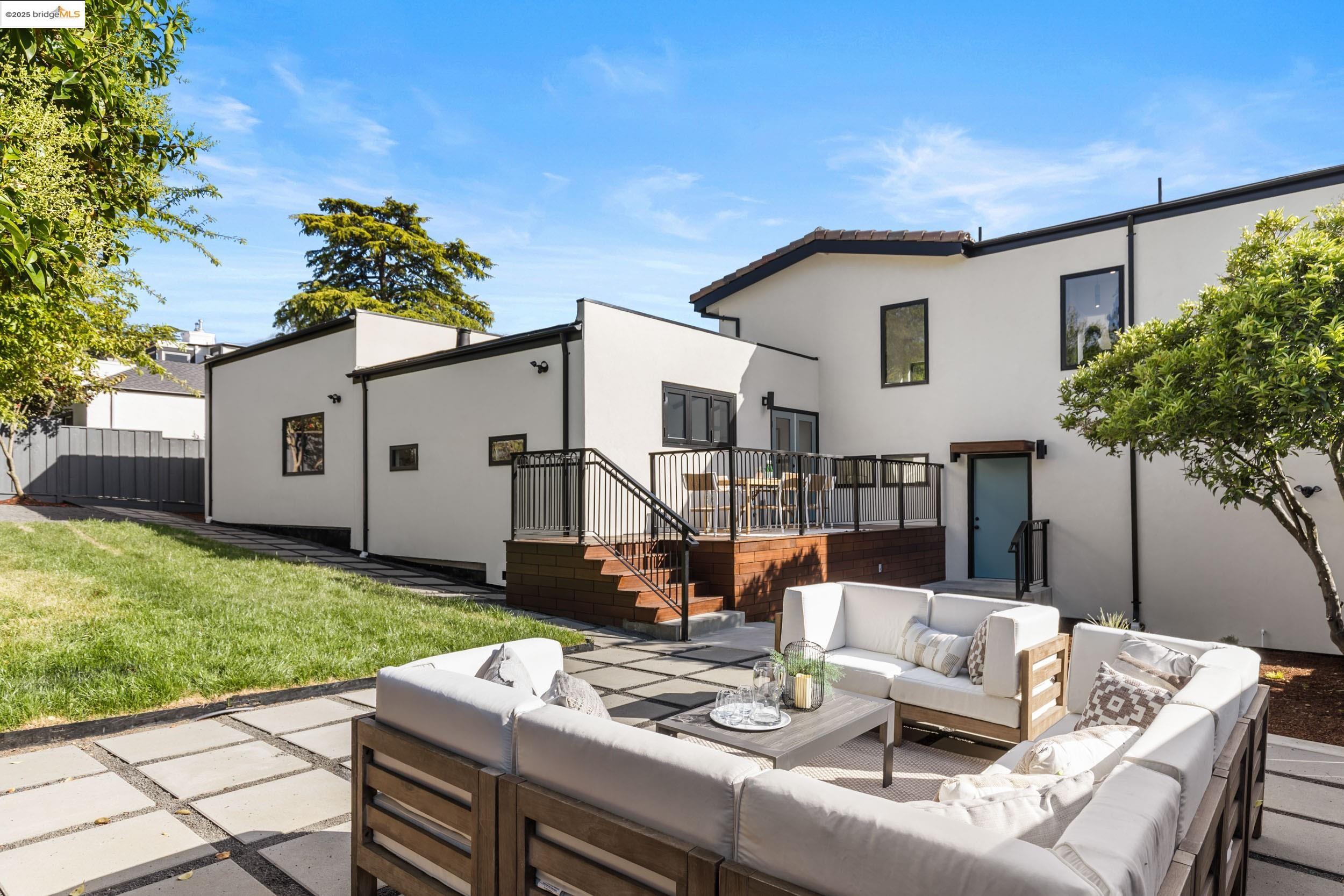 Detail Gallery Image 29 of 36 For 5400 Proctor Ave, Oakland,  CA 94618 - 4 Beds | 4/1 Baths
