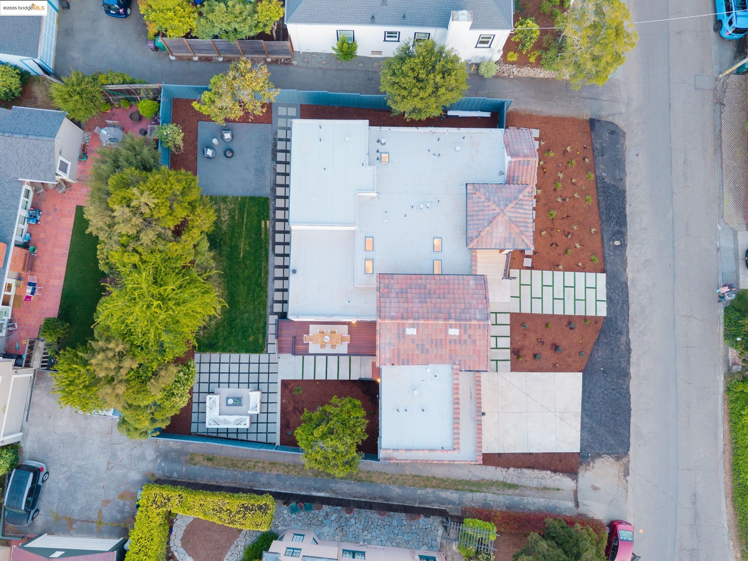 Detail Gallery Image 33 of 36 For 5400 Proctor Ave, Oakland,  CA 94618 - 4 Beds | 4/1 Baths