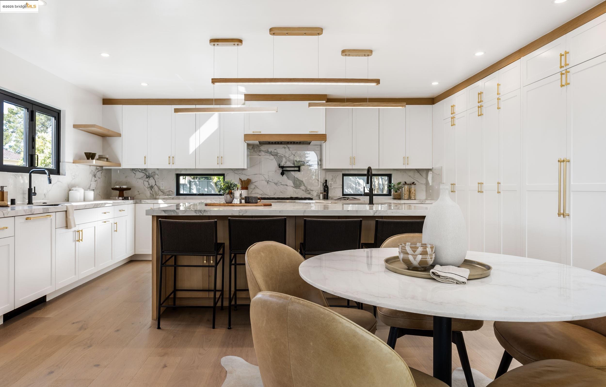Detail Gallery Image 8 of 36 For 5400 Proctor Ave, Oakland,  CA 94618 - 4 Beds | 4/1 Baths