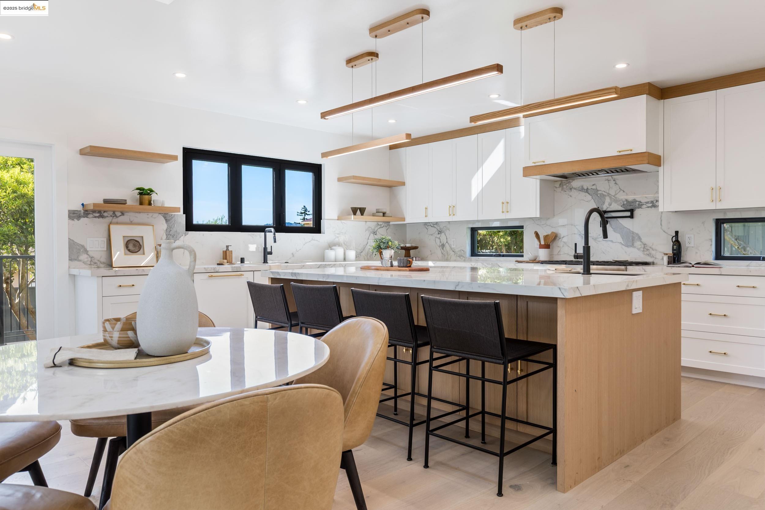 Detail Gallery Image 9 of 36 For 5400 Proctor Ave, Oakland,  CA 94618 - 4 Beds | 4/1 Baths