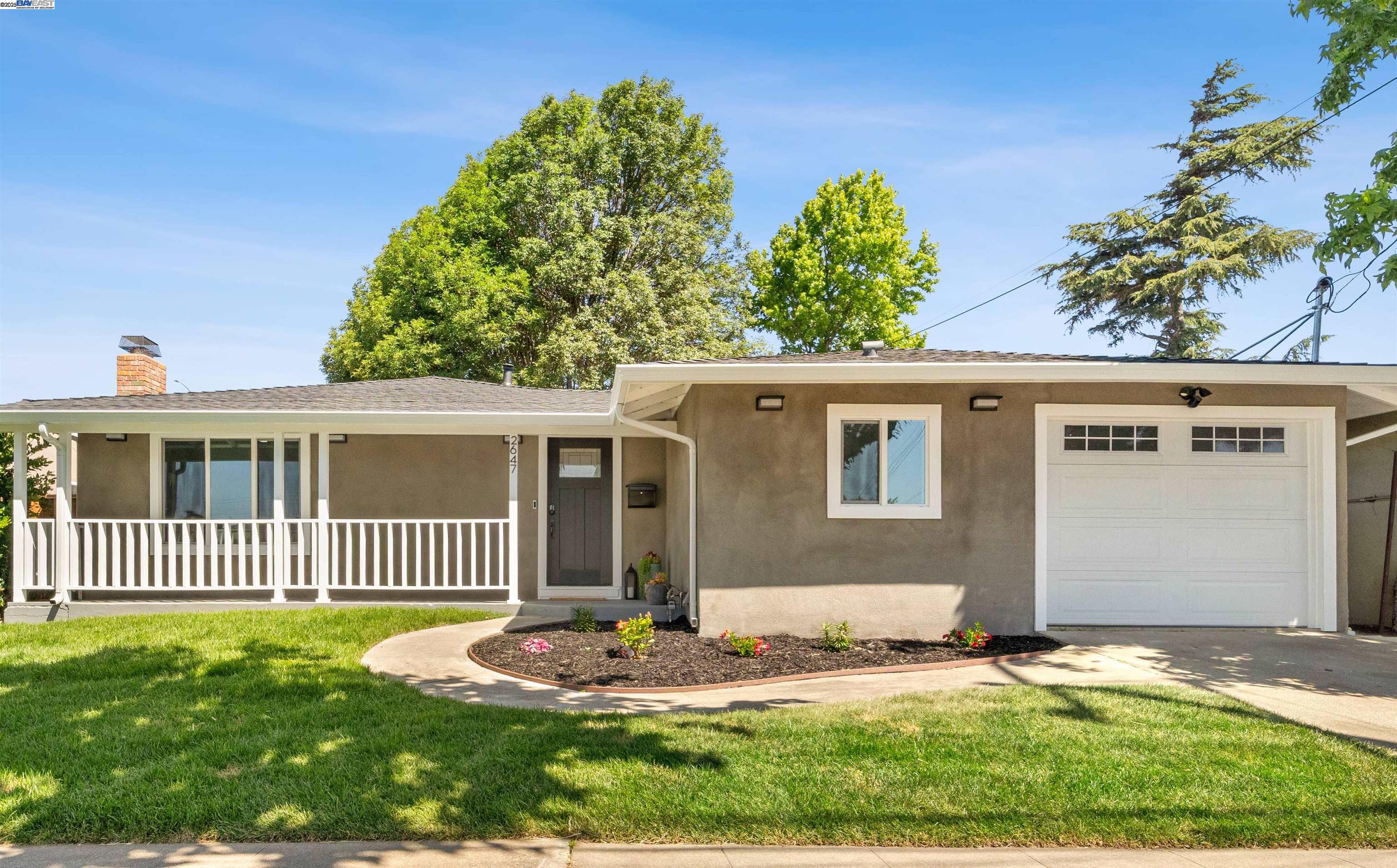 Detail Gallery Image 2 of 26 For 2647 Hawthorne Ave, Hayward,  CA 94545 - 3 Beds | 2 Baths