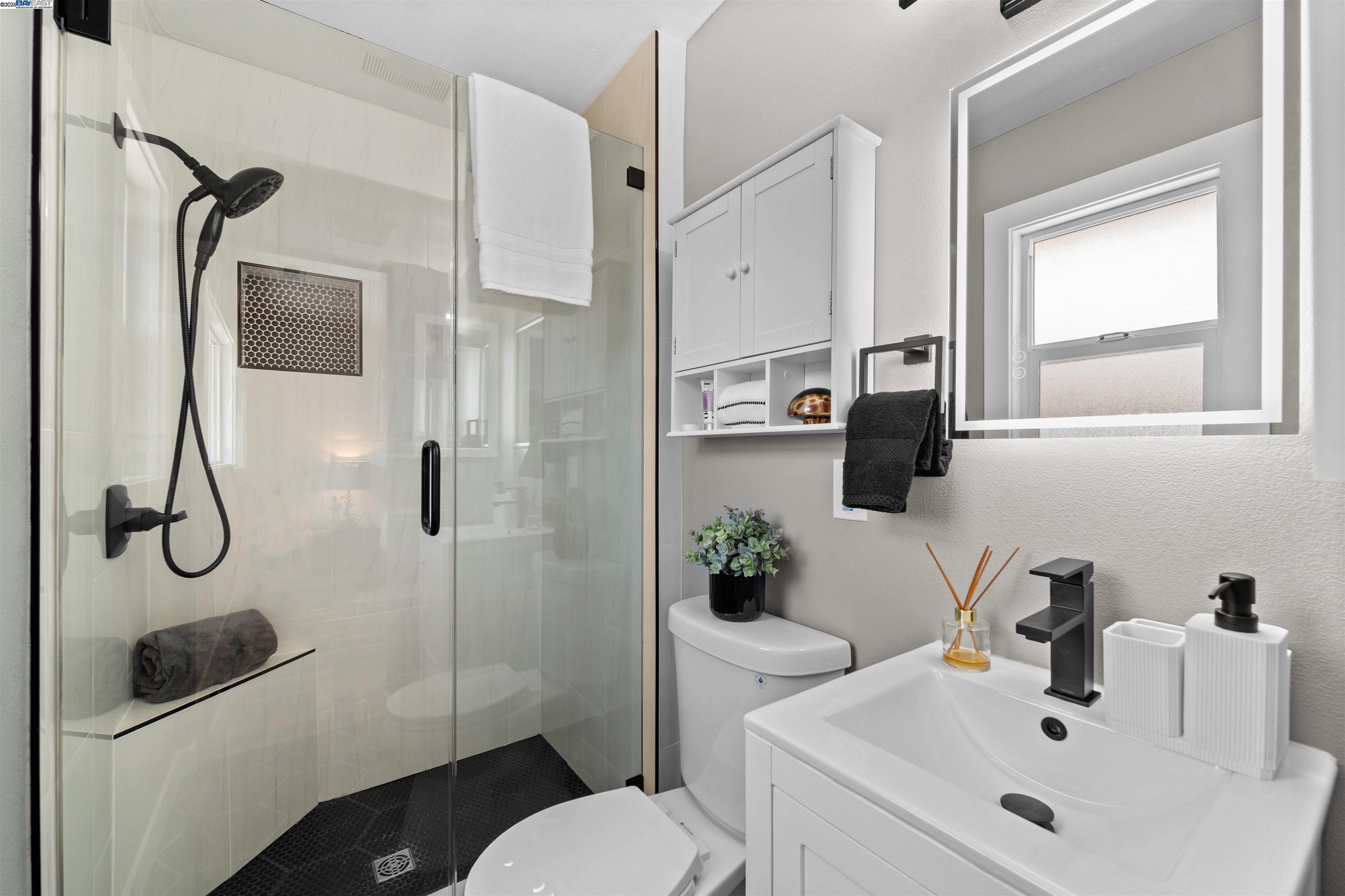 Detail Gallery Image 14 of 26 For 2647 Hawthorne Ave, Hayward,  CA 94545 - 3 Beds | 2 Baths