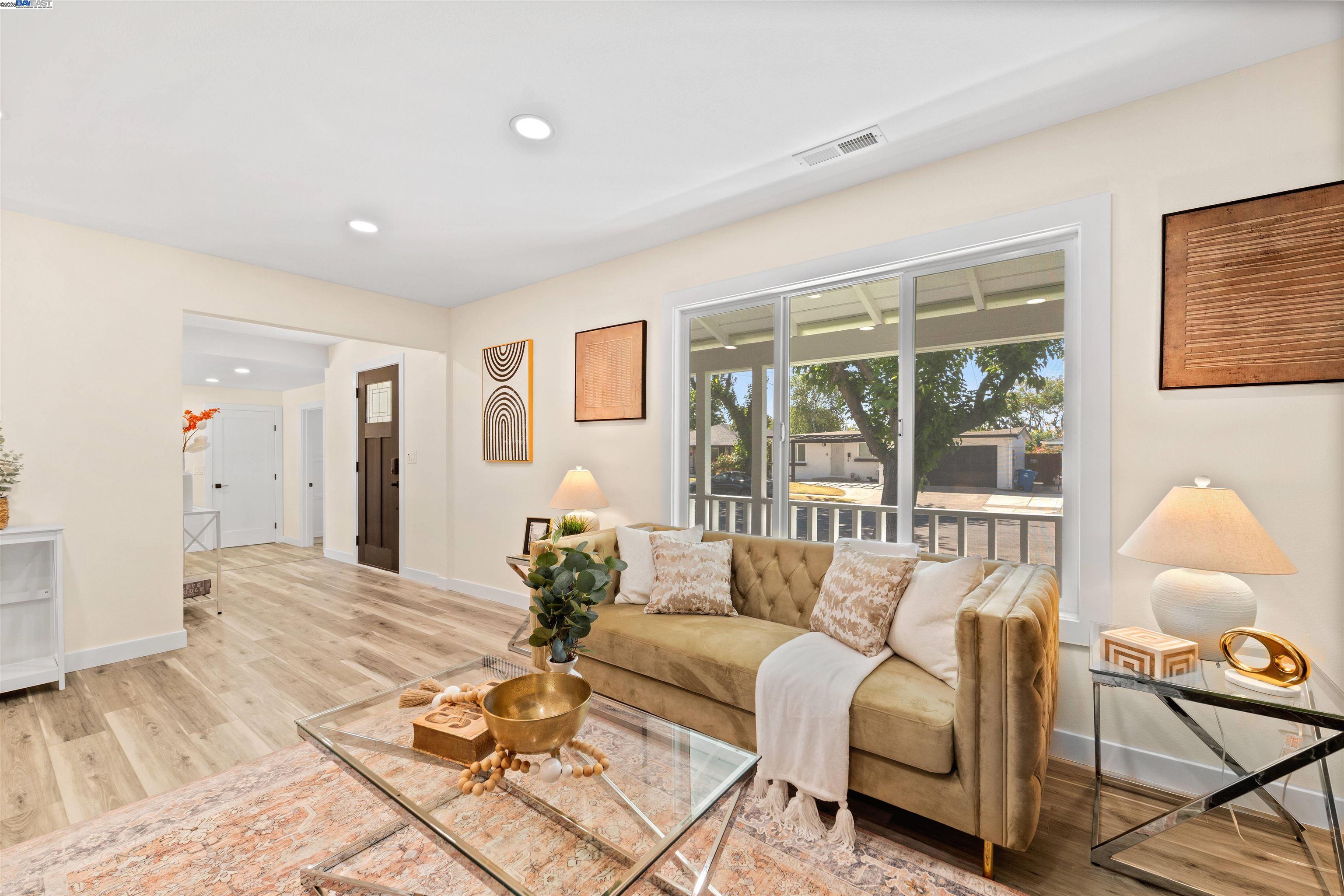 Detail Gallery Image 3 of 26 For 2647 Hawthorne Ave, Hayward,  CA 94545 - 3 Beds | 2 Baths