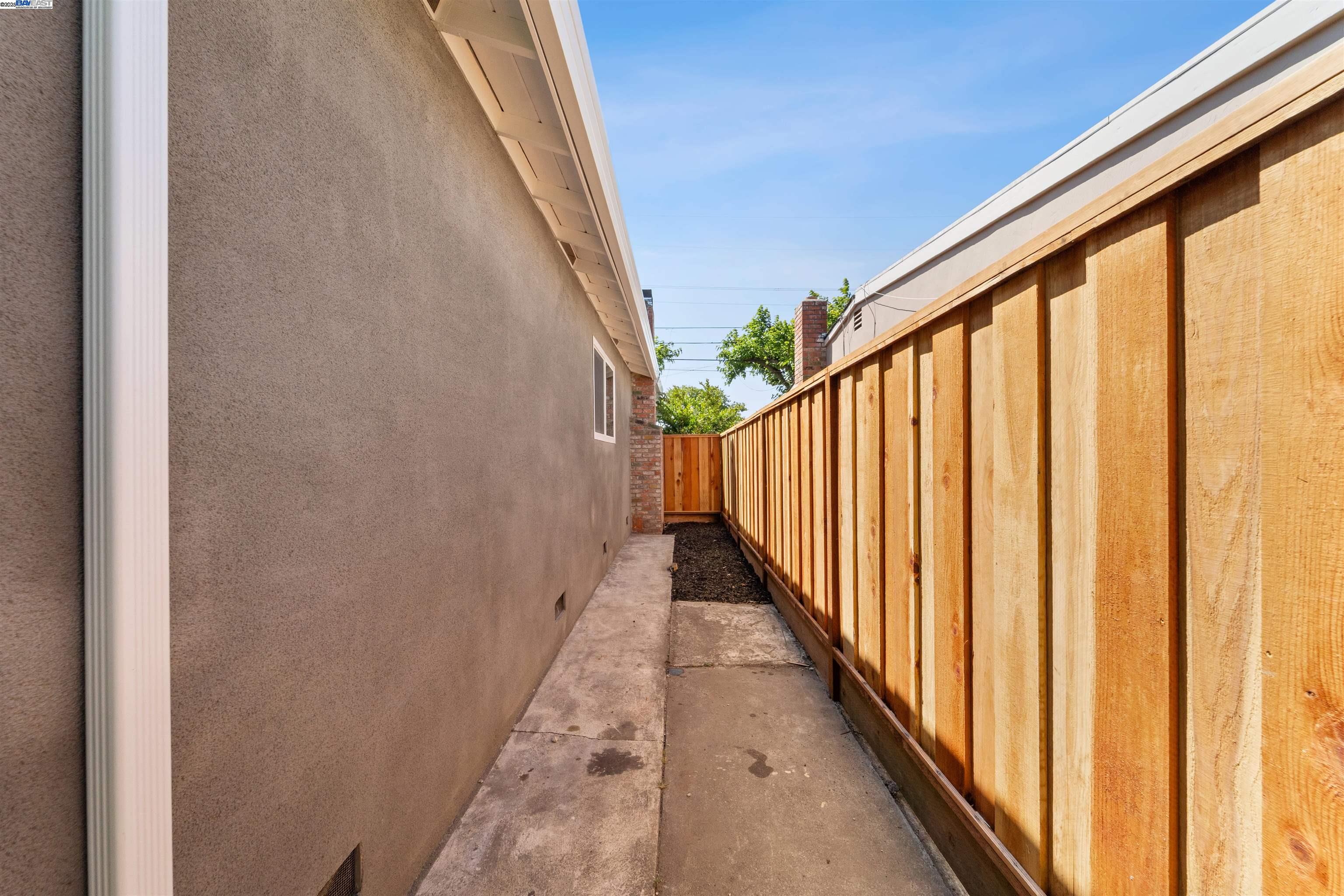 Detail Gallery Image 23 of 26 For 2647 Hawthorne Ave, Hayward,  CA 94545 - 3 Beds | 2 Baths