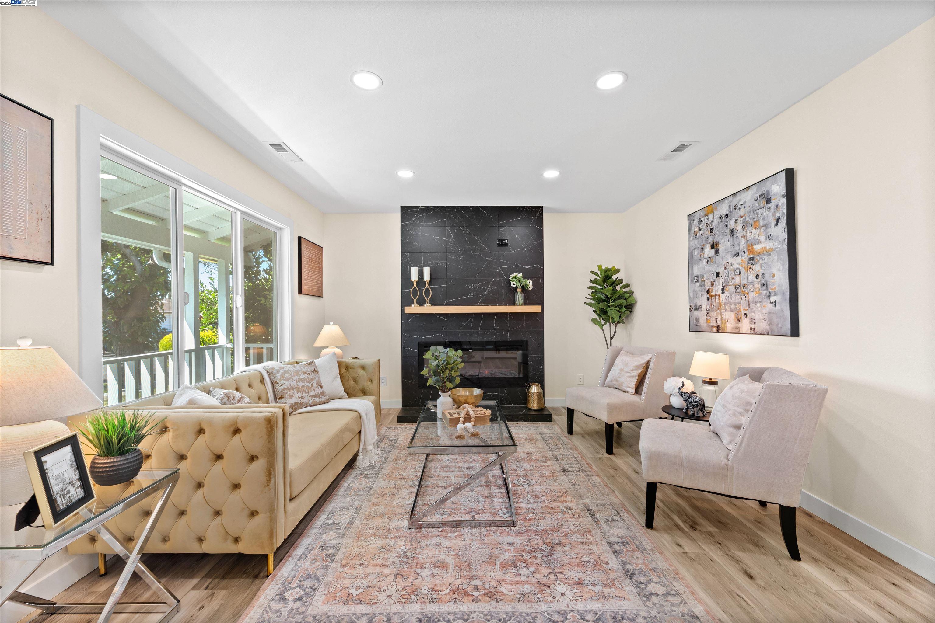 Detail Gallery Image 4 of 26 For 2647 Hawthorne Ave, Hayward,  CA 94545 - 3 Beds | 2 Baths