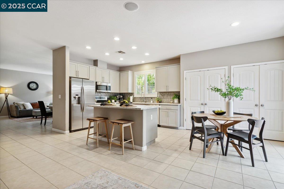 Detail Gallery Image 14 of 47 For 2569 Tampico Dr, Bay Point,  CA 94565 - 4 Beds | 2 Baths