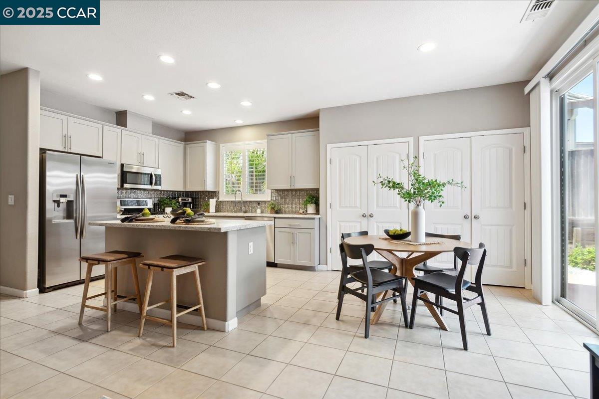 Detail Gallery Image 15 of 47 For 2569 Tampico Dr, Bay Point,  CA 94565 - 4 Beds | 2 Baths