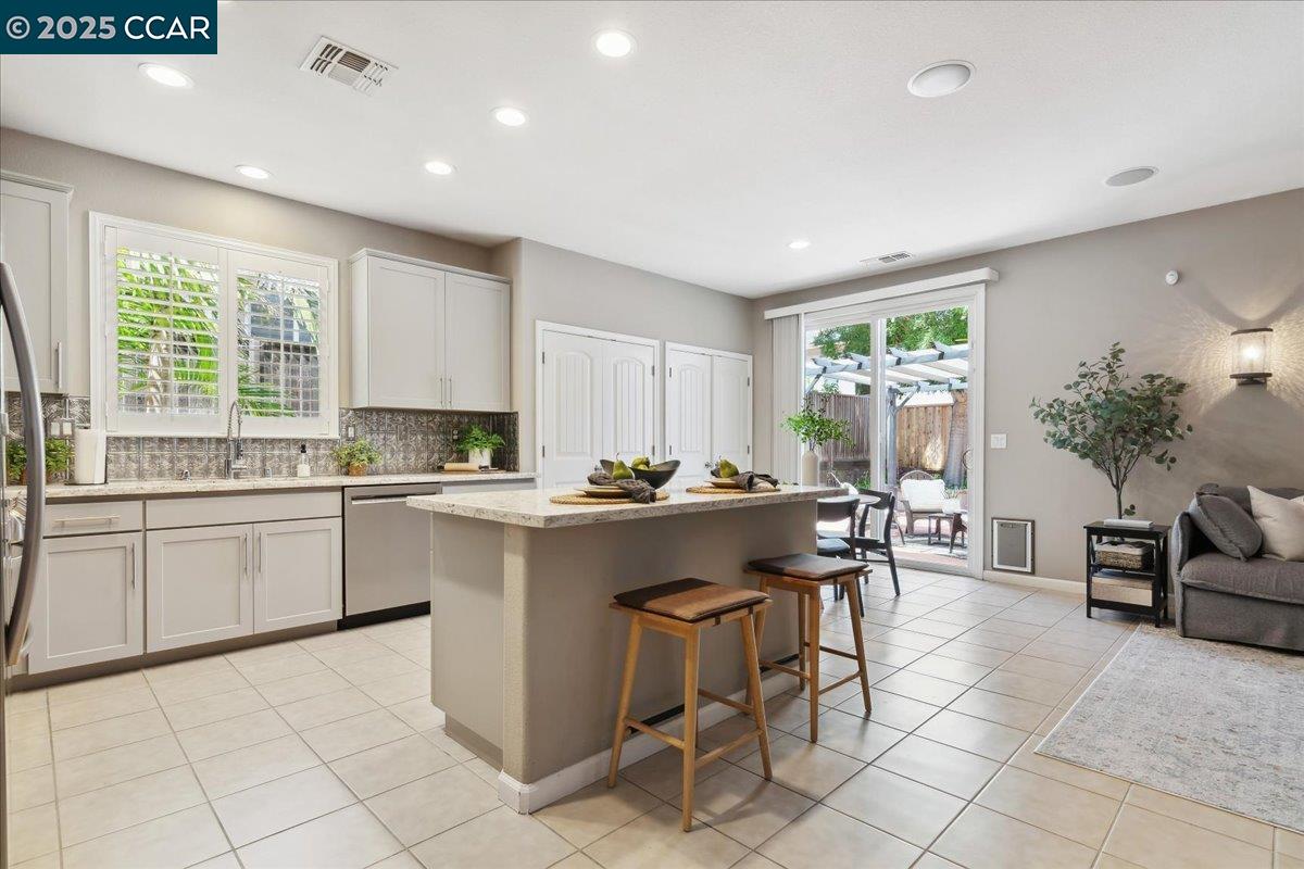 Detail Gallery Image 16 of 47 For 2569 Tampico Dr, Bay Point,  CA 94565 - 4 Beds | 2 Baths