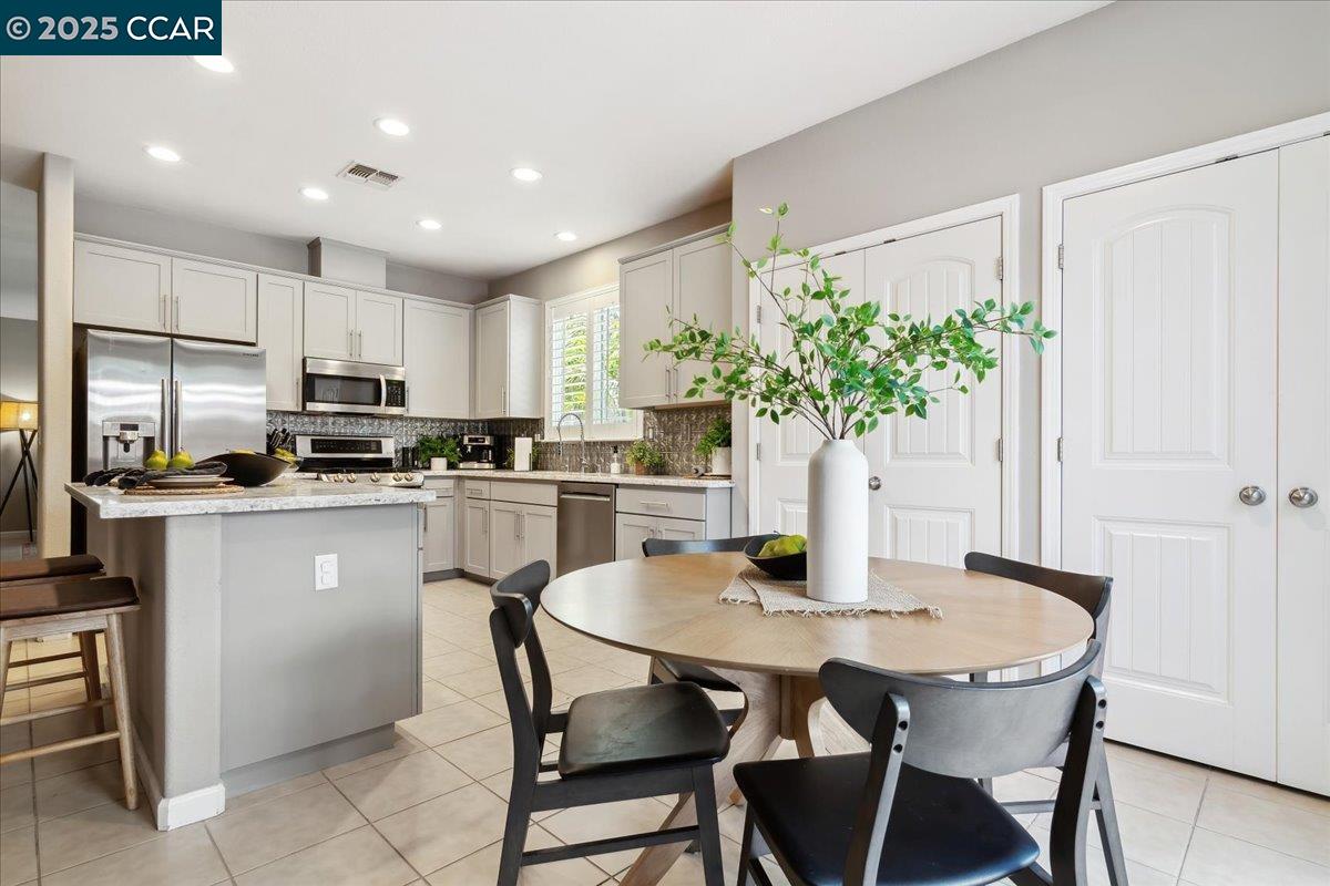 Detail Gallery Image 18 of 47 For 2569 Tampico Dr, Bay Point,  CA 94565 - 4 Beds | 2 Baths
