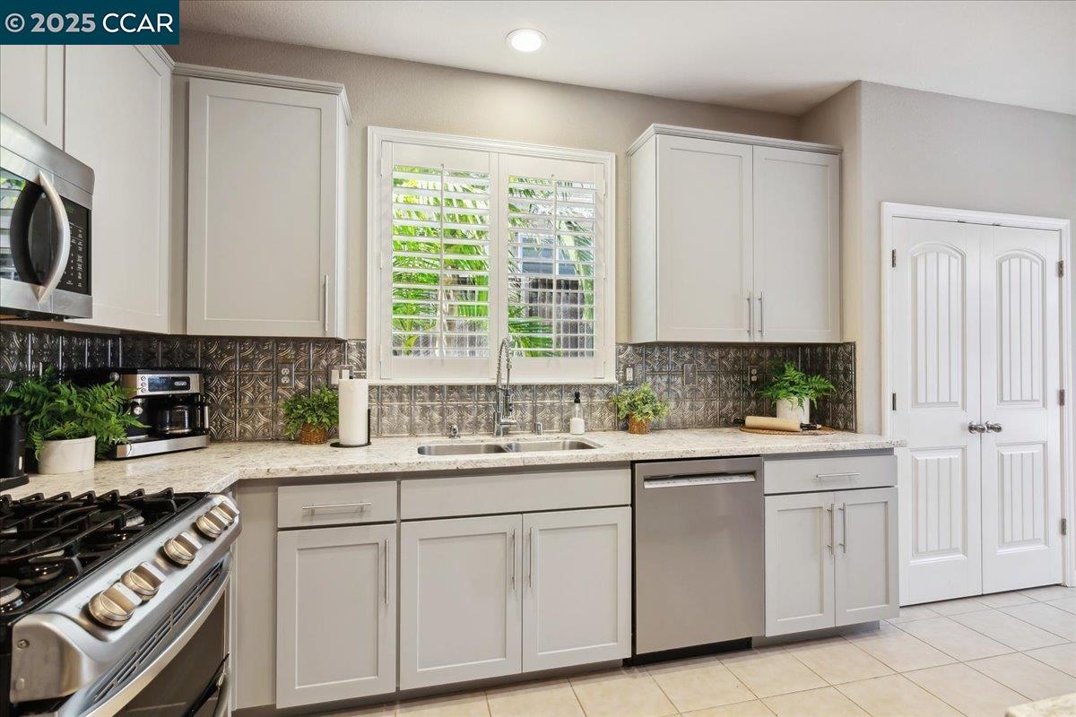 Detail Gallery Image 20 of 47 For 2569 Tampico Dr, Bay Point,  CA 94565 - 4 Beds | 2 Baths