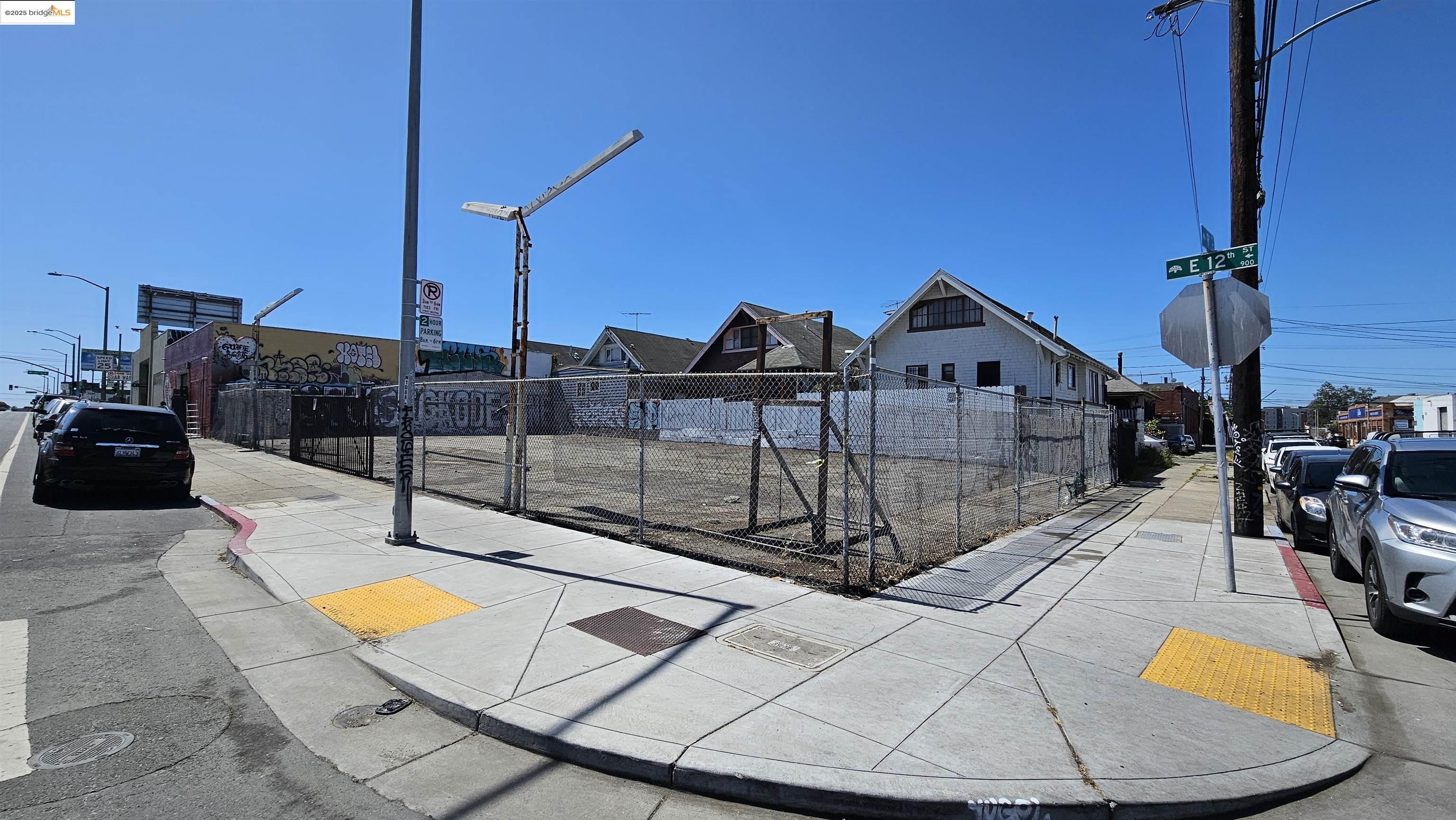 Detail Gallery Image 1 of 8 For 901 E 12th St, Oakland,  CA 94606 - – Beds | – Baths