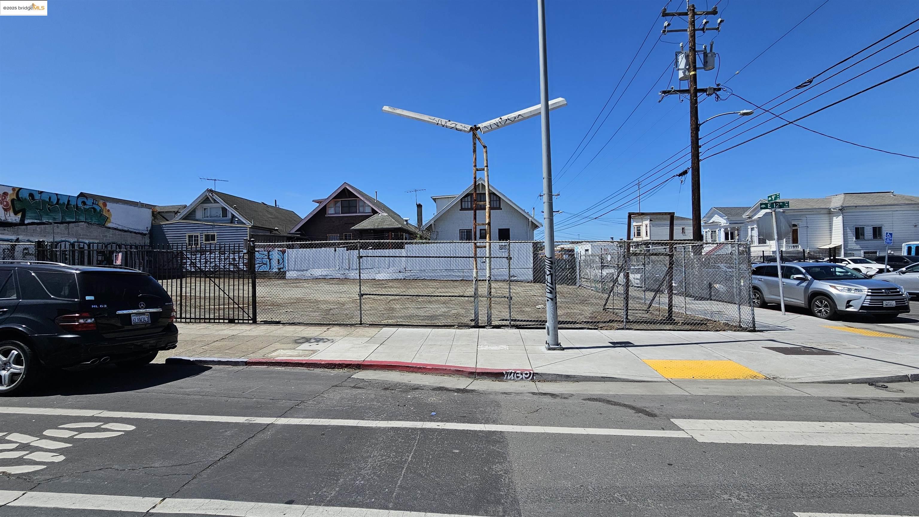 Detail Gallery Image 2 of 8 For 901 E 12th St, Oakland,  CA 94606 - – Beds | – Baths