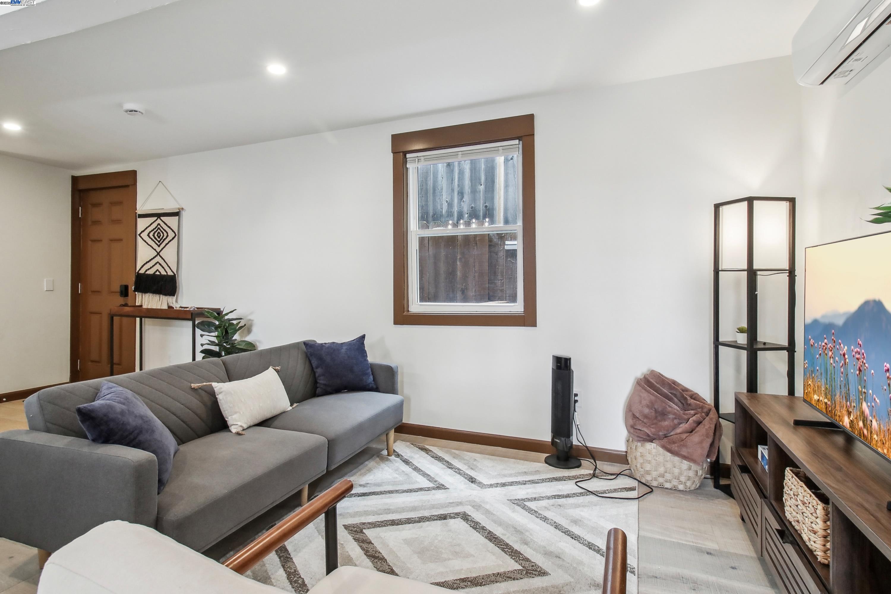 Detail Gallery Image 8 of 38 For 3034 Partridge Ave, Oakland,  CA 94605 - 3 Beds | 2 Baths