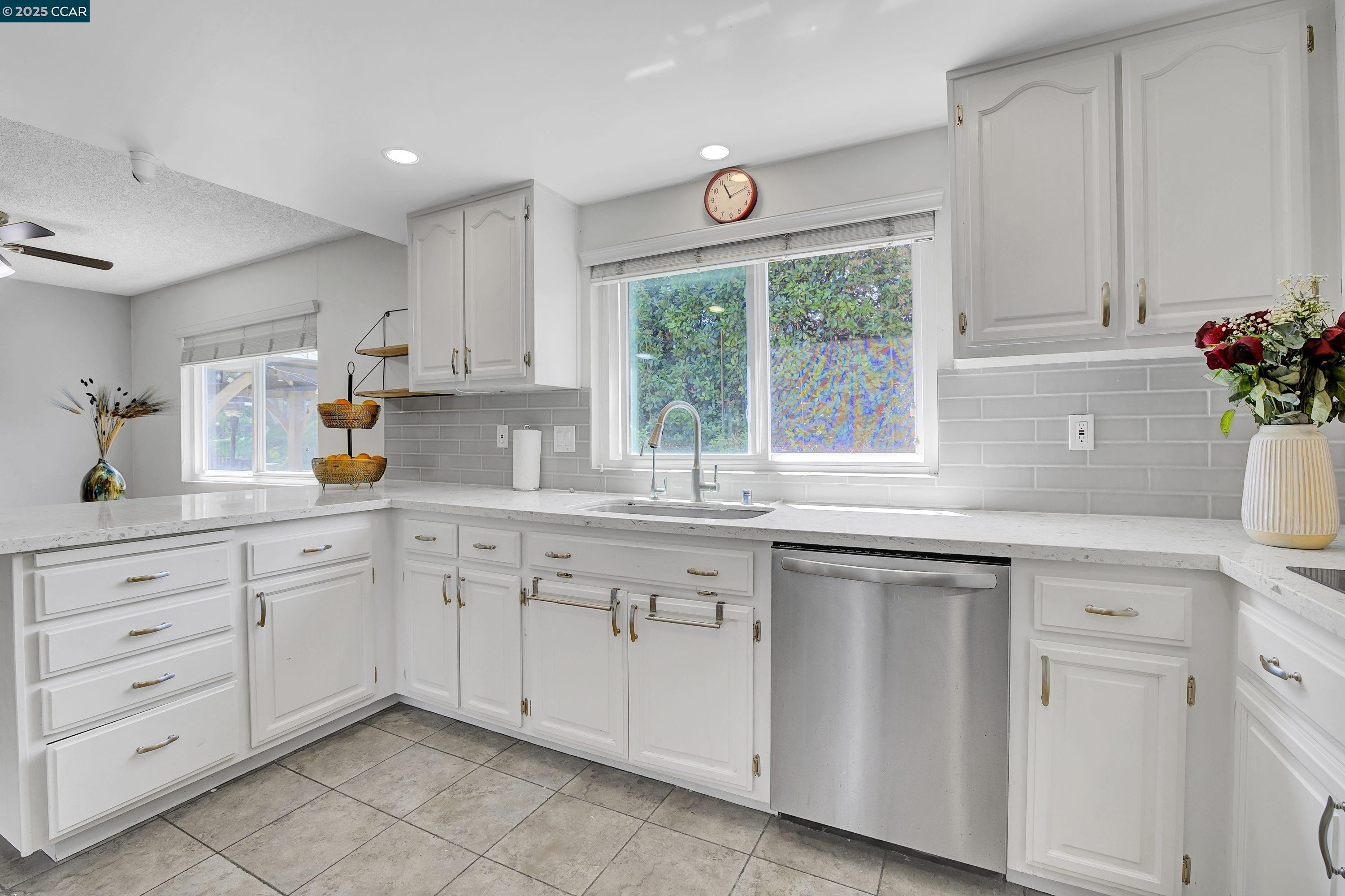 Detail Gallery Image 17 of 44 For 1112 Cardiff Ct, Antioch,  CA 94509 - 4 Beds | 2/1 Baths
