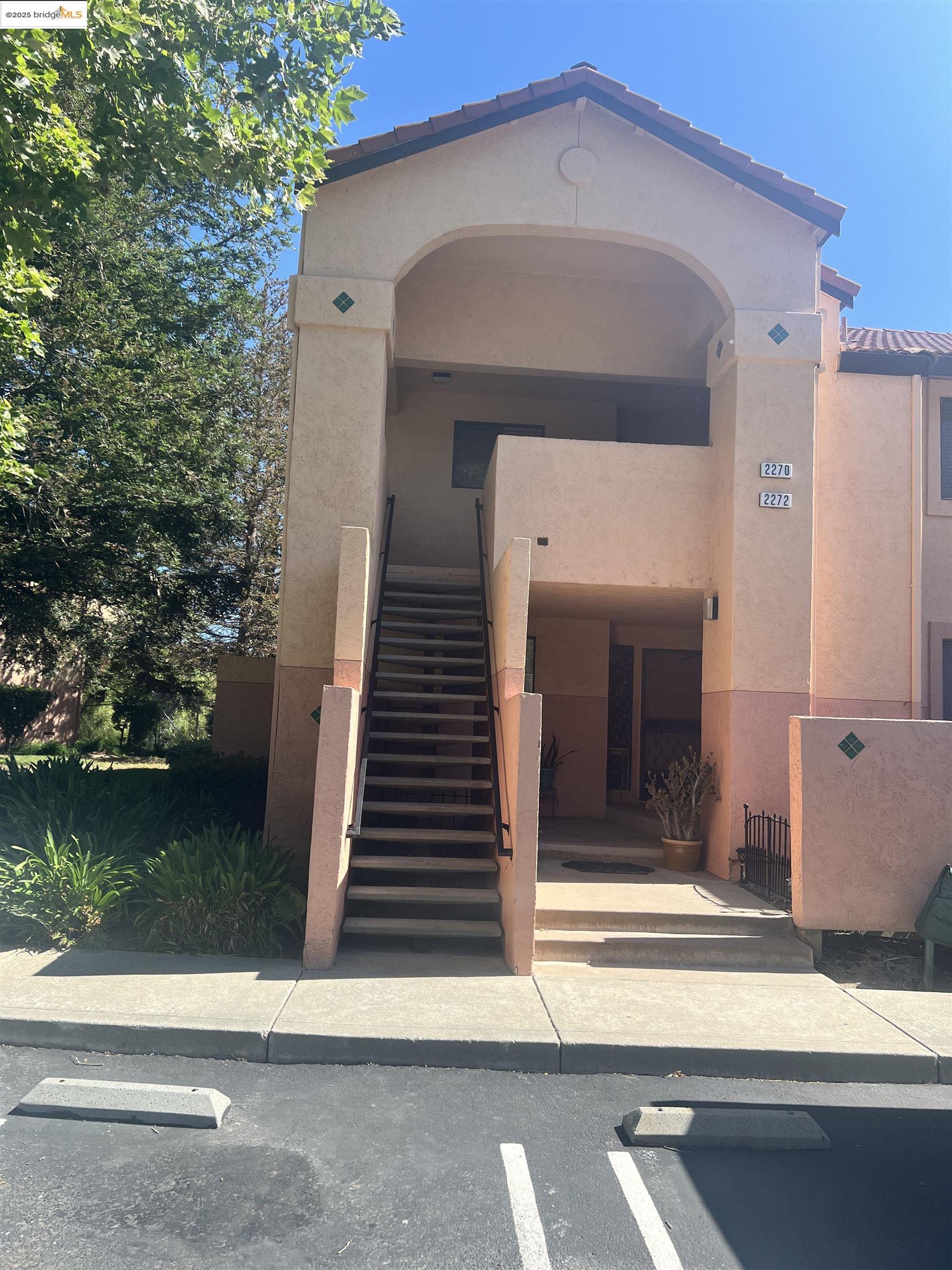 Detail Gallery Image 2 of 14 For 2270 Renwick Ln, Antioch,  CA 94509 - 2 Beds | 1 Baths