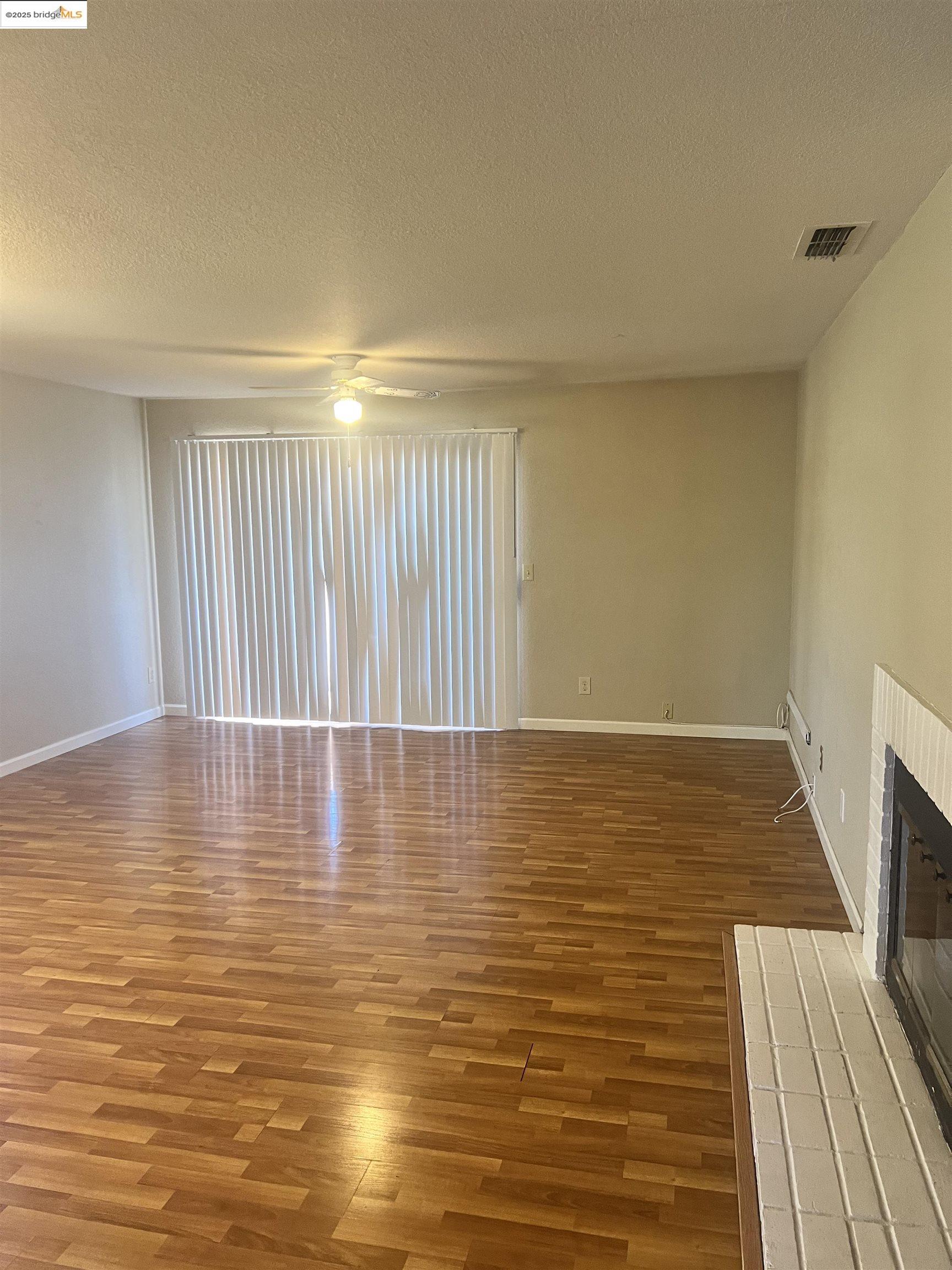 Detail Gallery Image 5 of 14 For 2270 Renwick Ln, Antioch,  CA 94509 - 2 Beds | 1 Baths