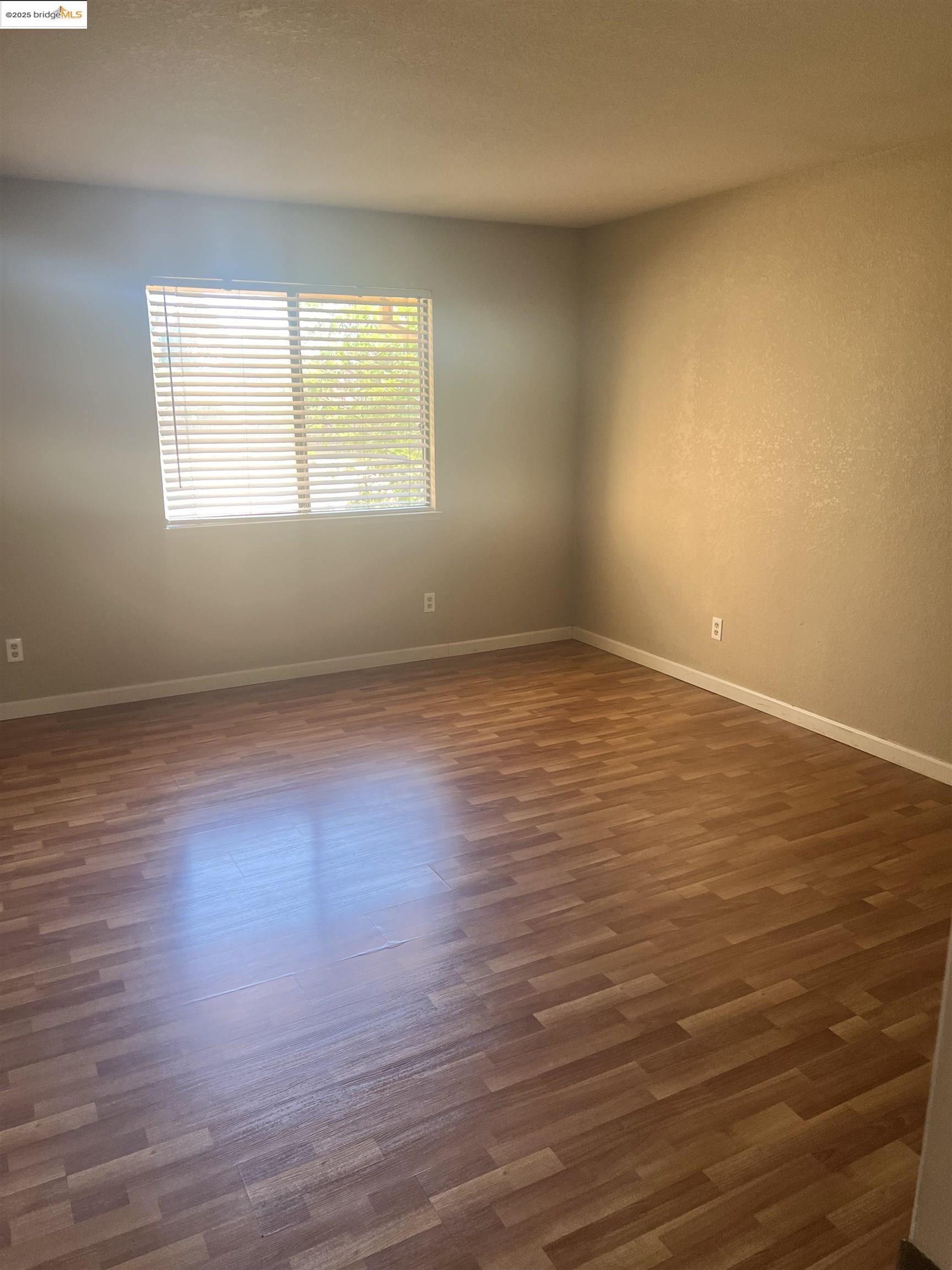 Detail Gallery Image 8 of 14 For 2270 Renwick Ln, Antioch,  CA 94509 - 2 Beds | 1 Baths