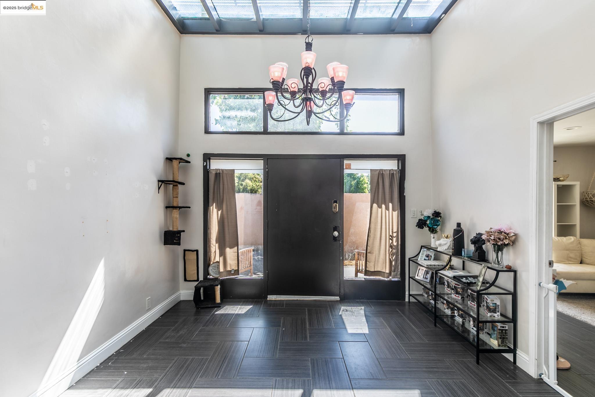Detail Gallery Image 2 of 36 For 409 Johnson St, Modesto,  CA 95354 - 3 Beds | 2 Baths