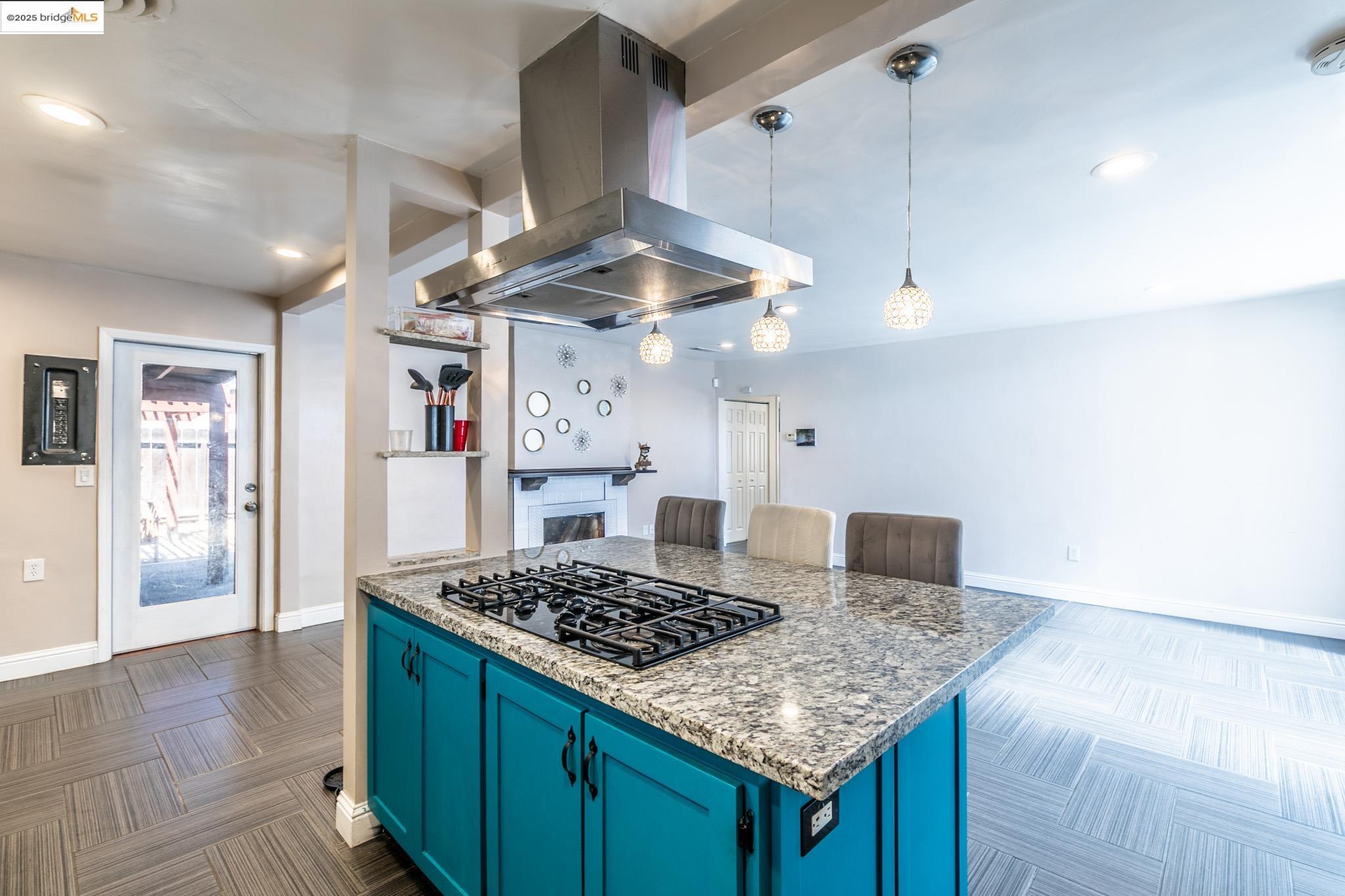 Detail Gallery Image 3 of 36 For 409 Johnson St, Modesto,  CA 95354 - 3 Beds | 2 Baths